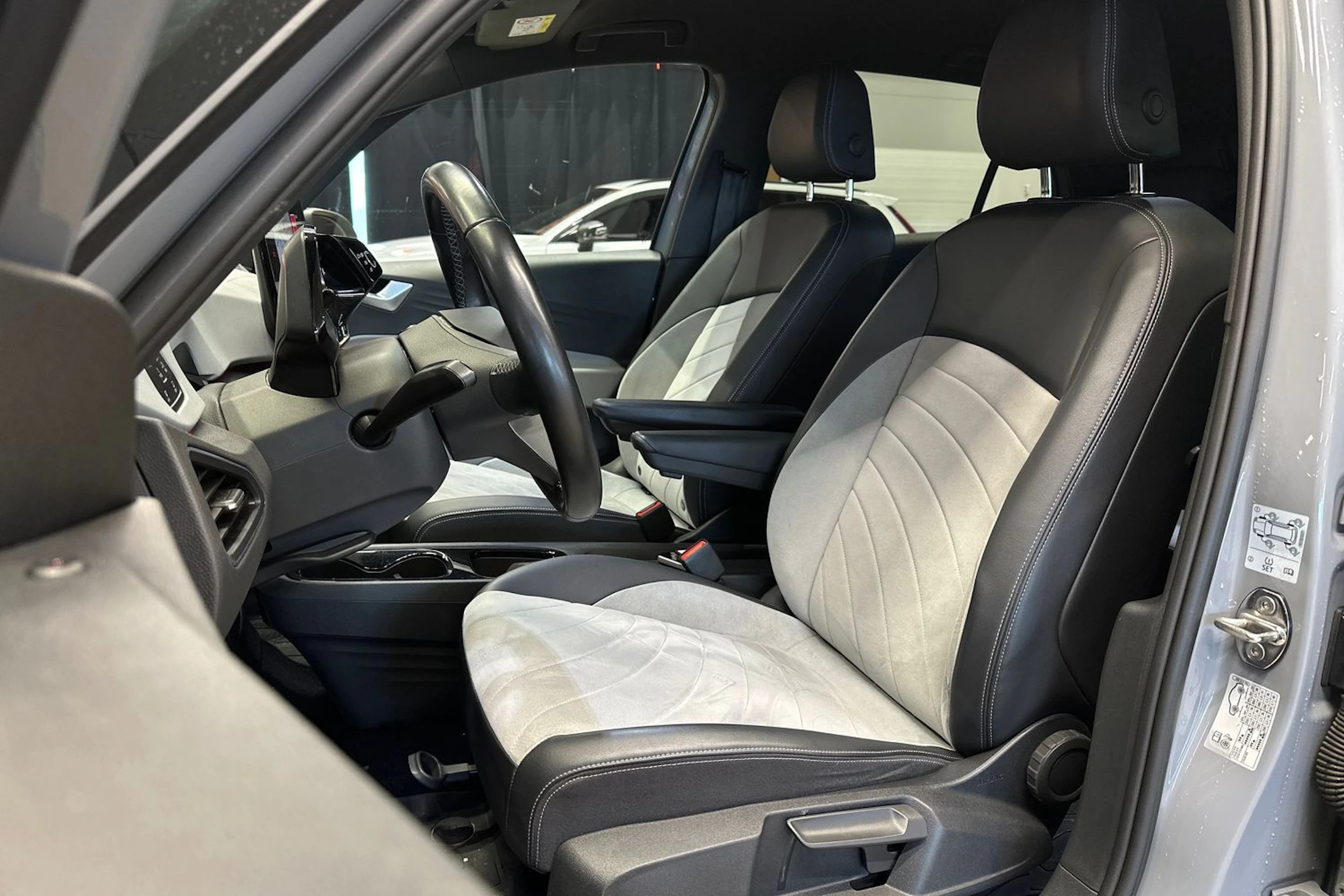 harmaa Volkswagen ID.3 2023 kuva 13.