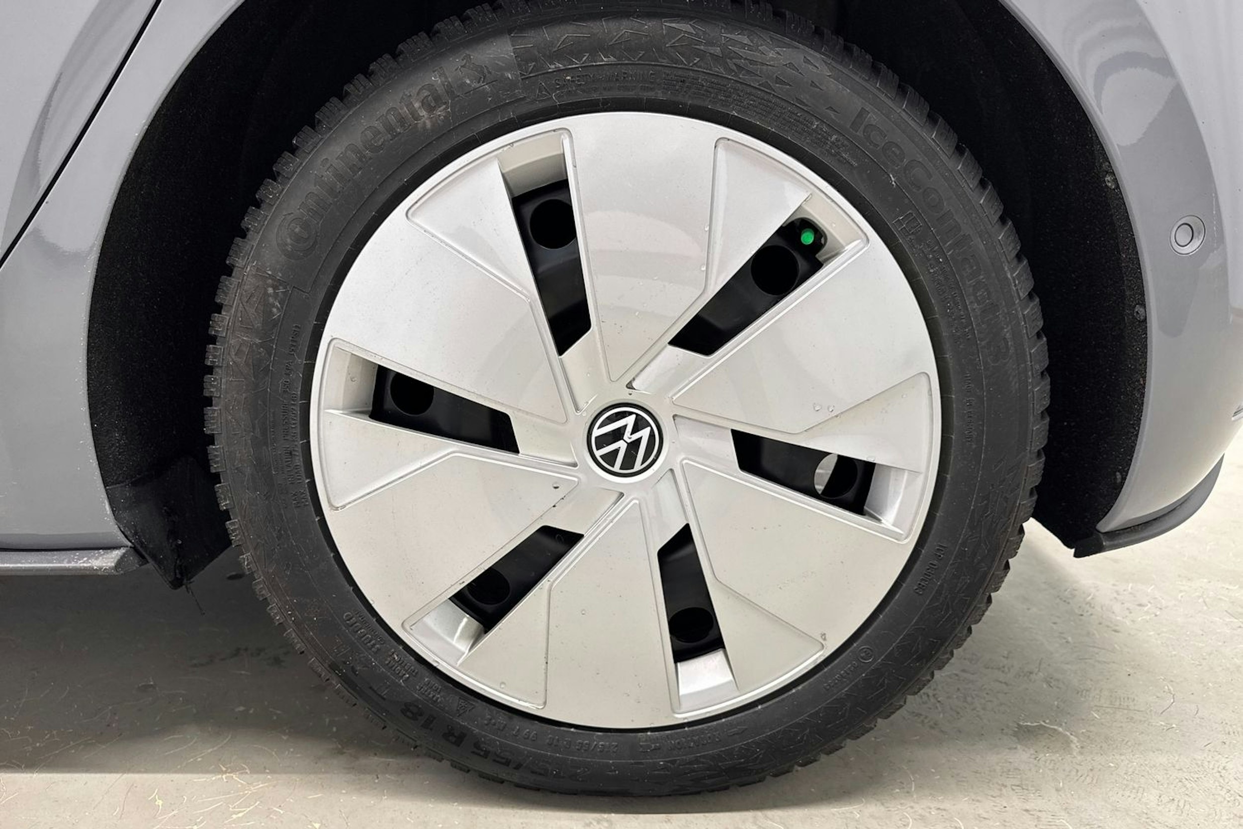 harmaa Volkswagen ID.3 2023 kuva 17.