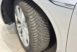 harmaa Volkswagen ID.3 2023 kuva 13.