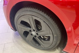 punainen Volkswagen ID.3 2024 kuva 10.