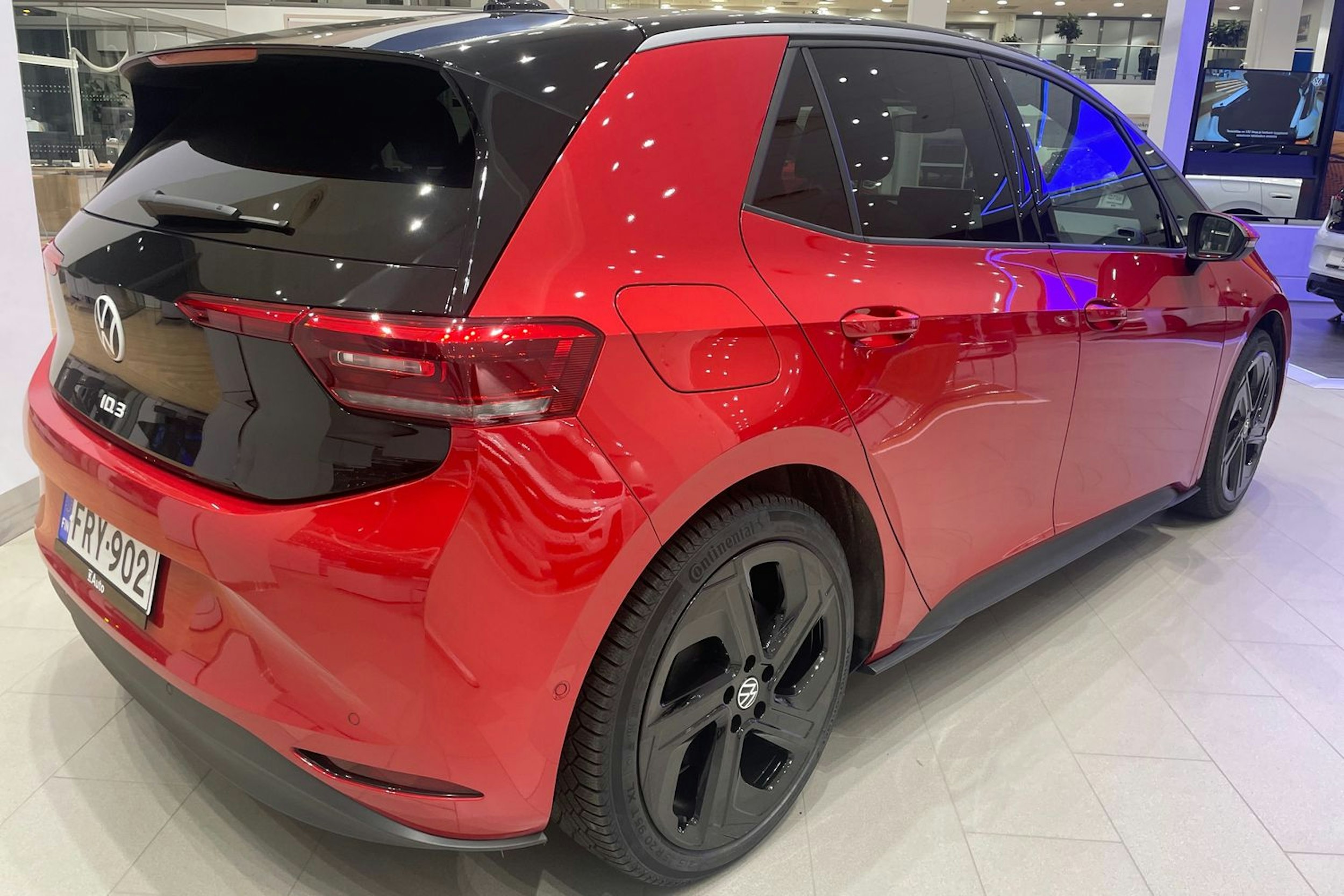 punainen Volkswagen ID.3 2024 kuva 12.