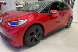 punainen Volkswagen ID.3 2024 kuva 13.