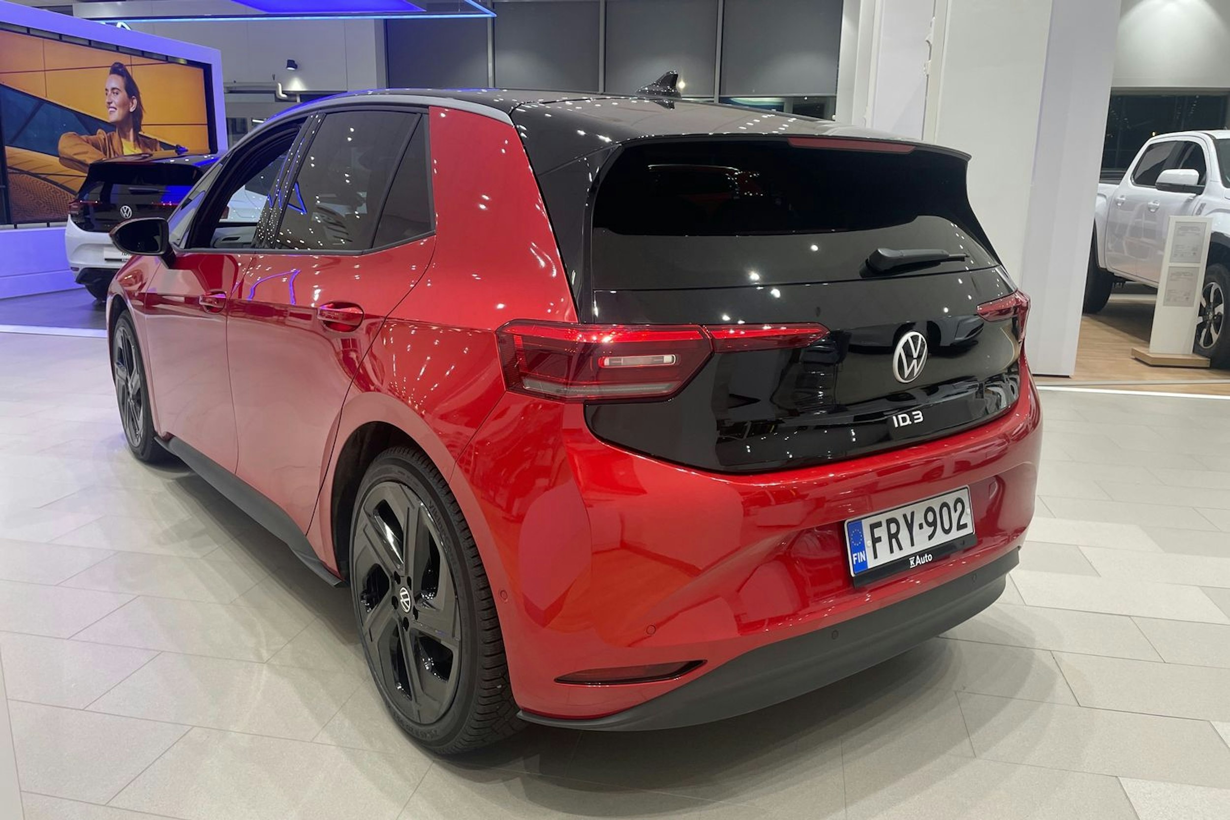 punainen Volkswagen ID.3 2024 kuva 15.
