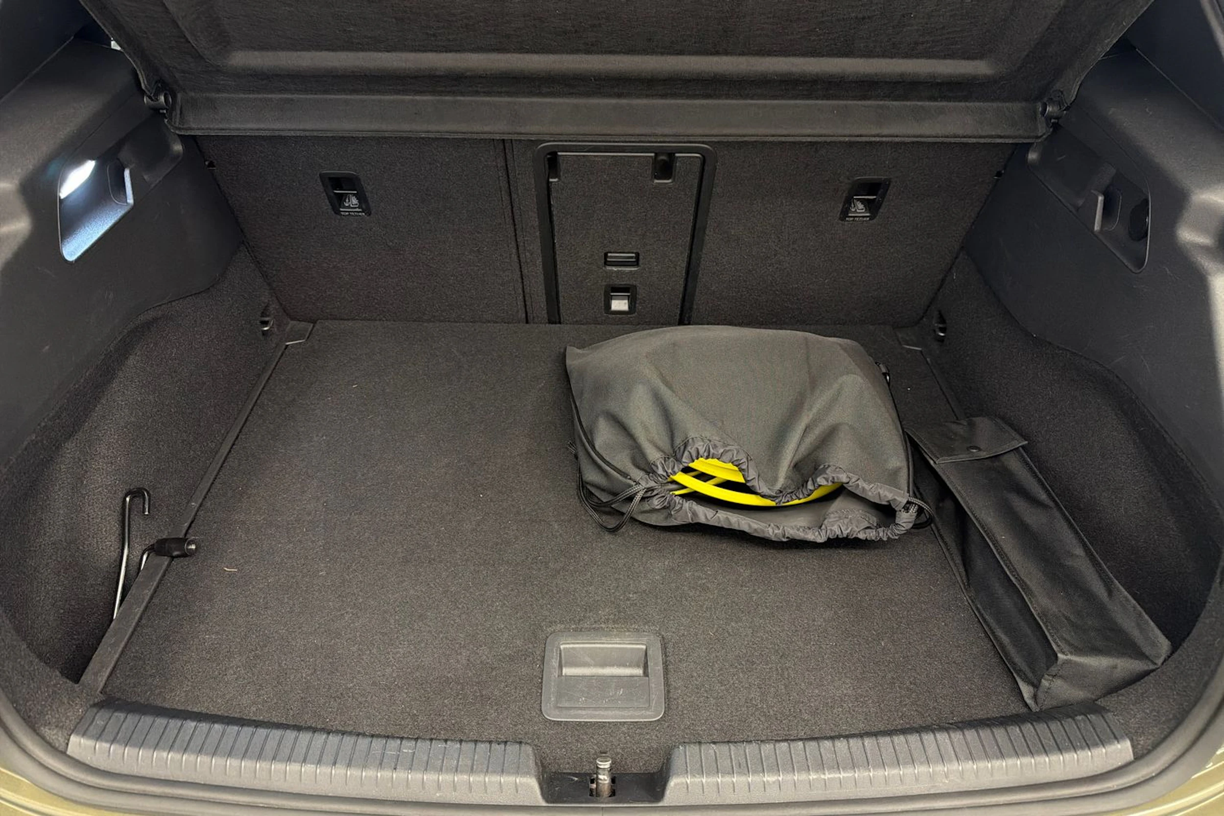 vihreä Volkswagen ID.3 2024 kuva 13.