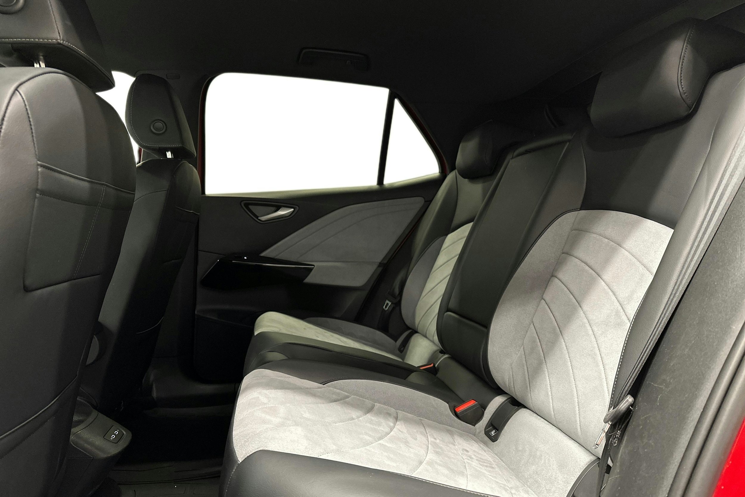 punainen Volkswagen ID.3 2024 kuva 10.