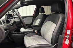 punainen Volkswagen ID.3 2024 kuva 15.