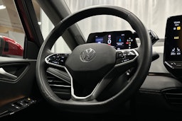 punainen Volkswagen ID.3 2024 kuva 18.