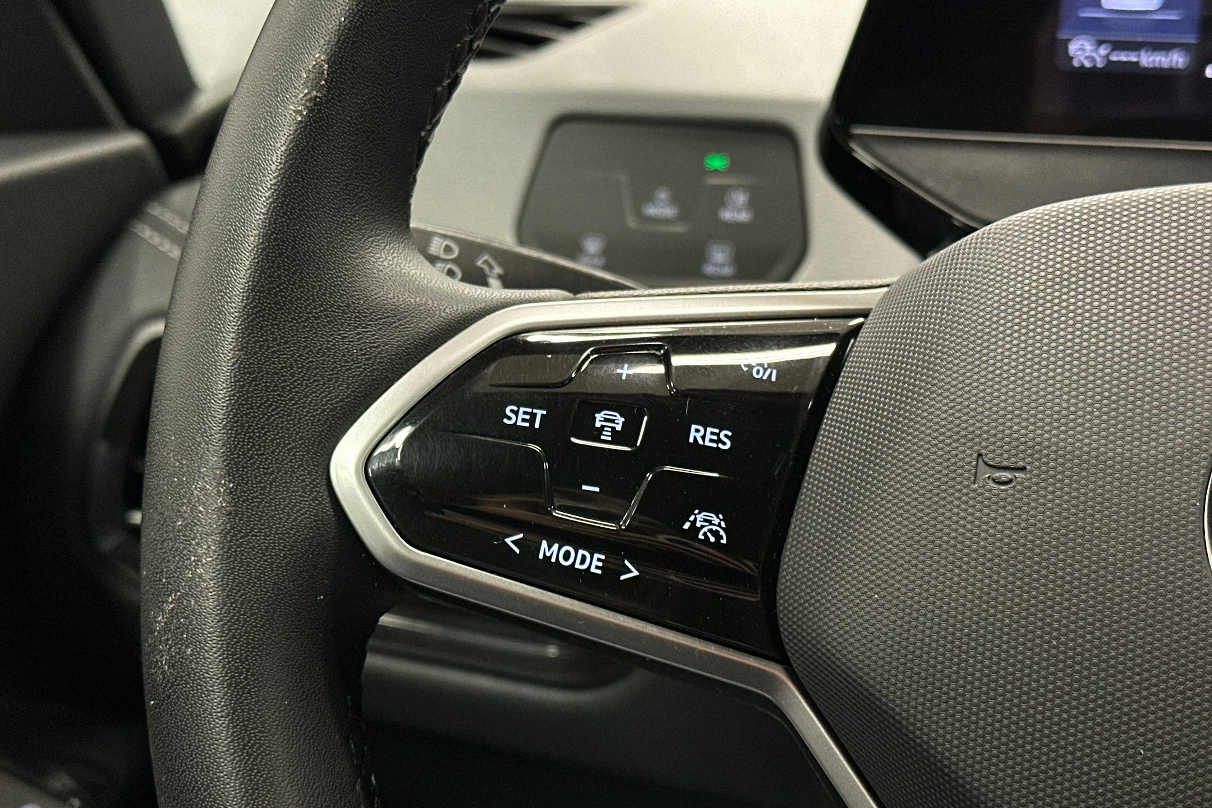 punainen Volkswagen ID.3 2024 kuva 19.