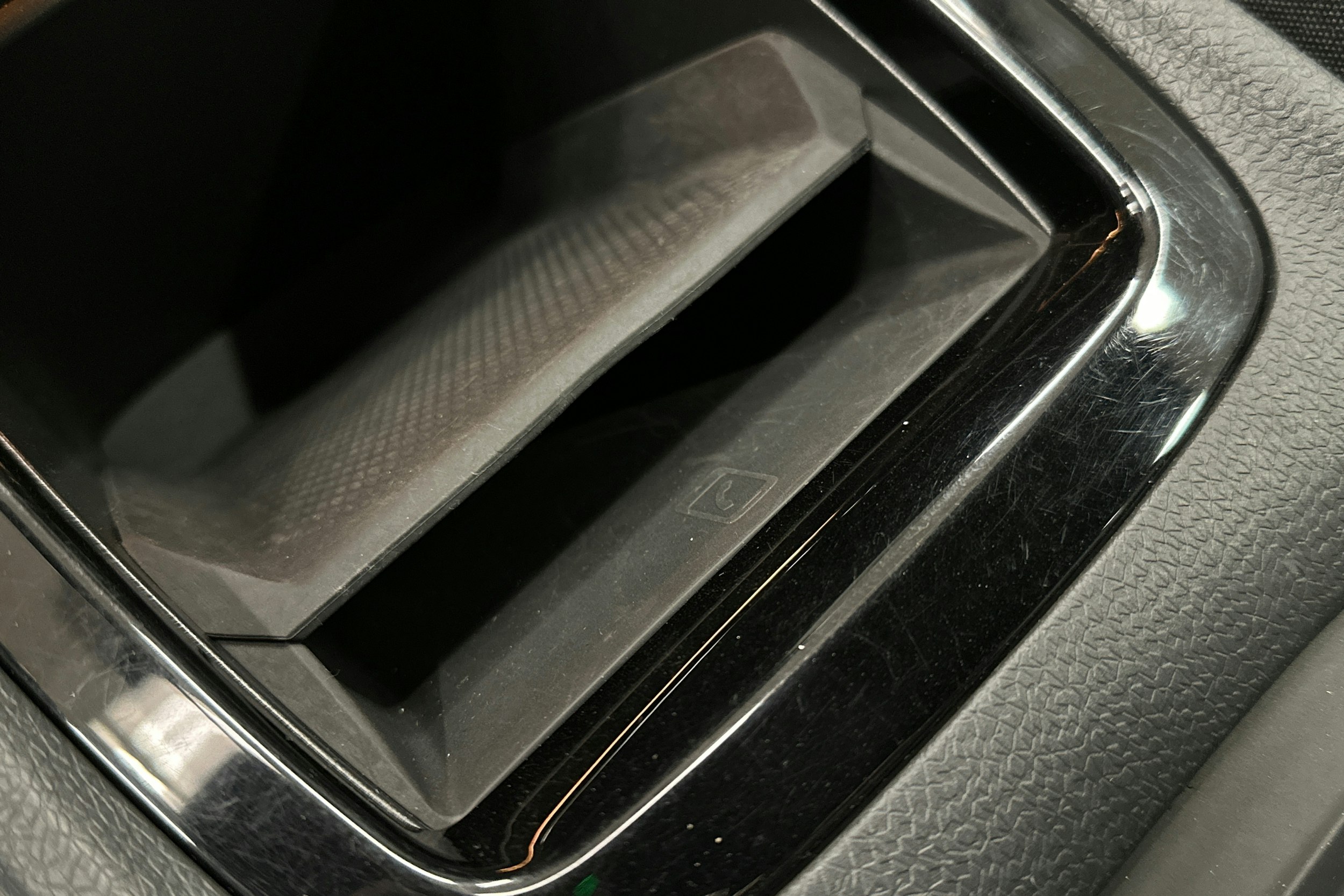 punainen Volkswagen ID.3 2024 kuva 29.