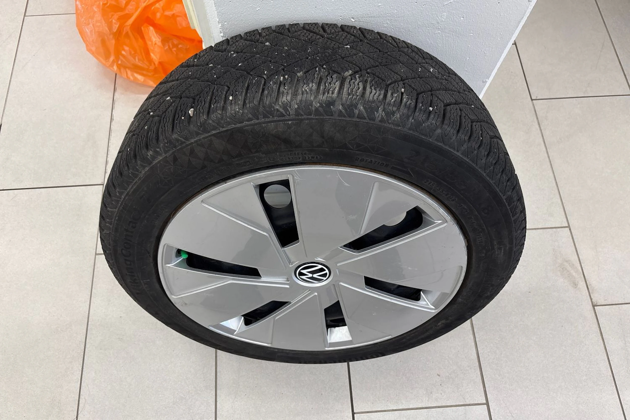 punainen Volkswagen ID.3 2024 kuva 10.