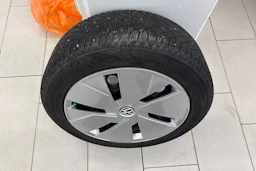 punainen Volkswagen ID.3 2024 kuva 10.