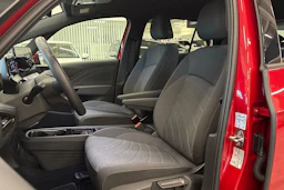 punainen Volkswagen ID.3 2024 kuva 11.