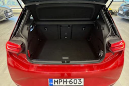 punainen Volkswagen ID.3 2024 kuva 15.