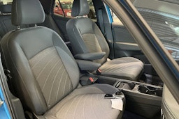 sininen Volkswagen ID.3 2024 kuva 15.