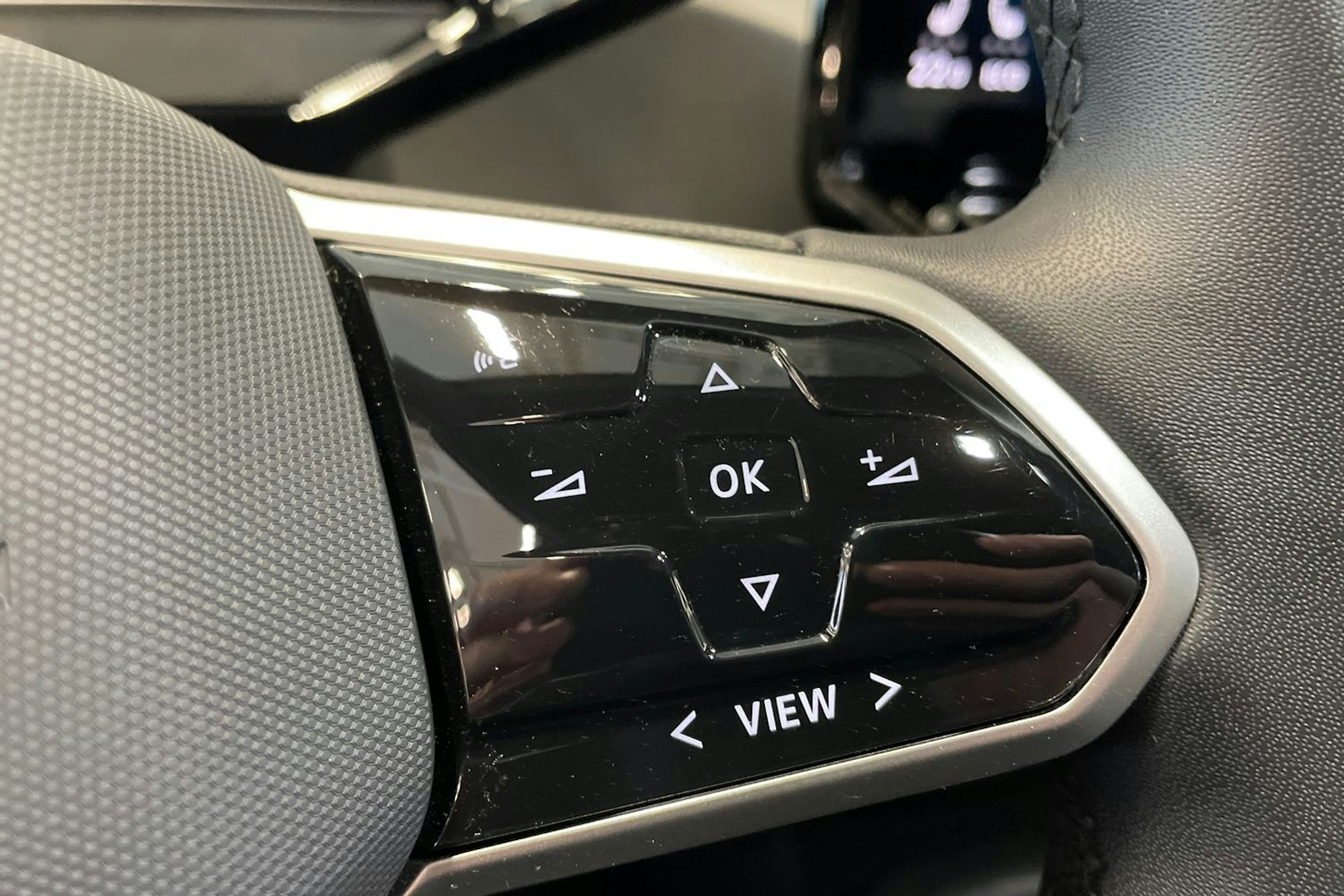 sininen Volkswagen ID.3 2024 kuva 18.