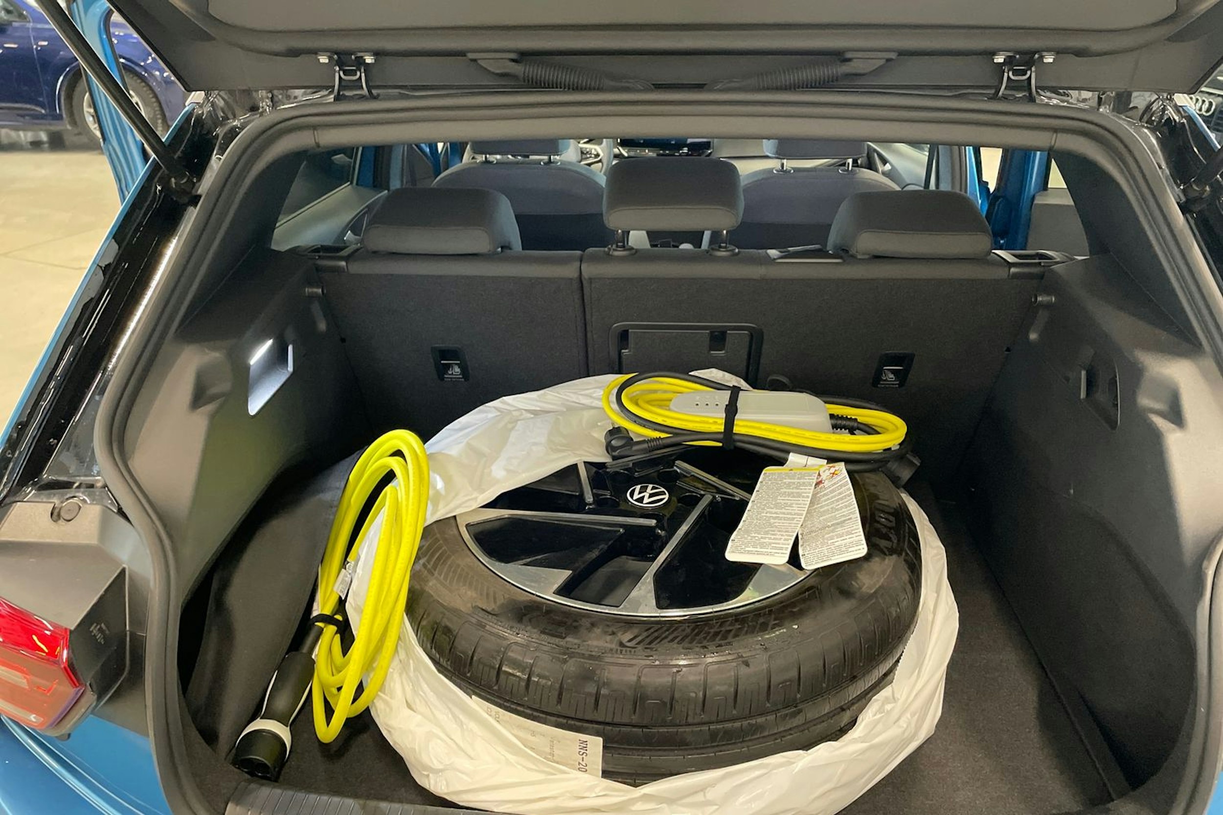 sininen Volkswagen ID.3 2024 kuva 35.