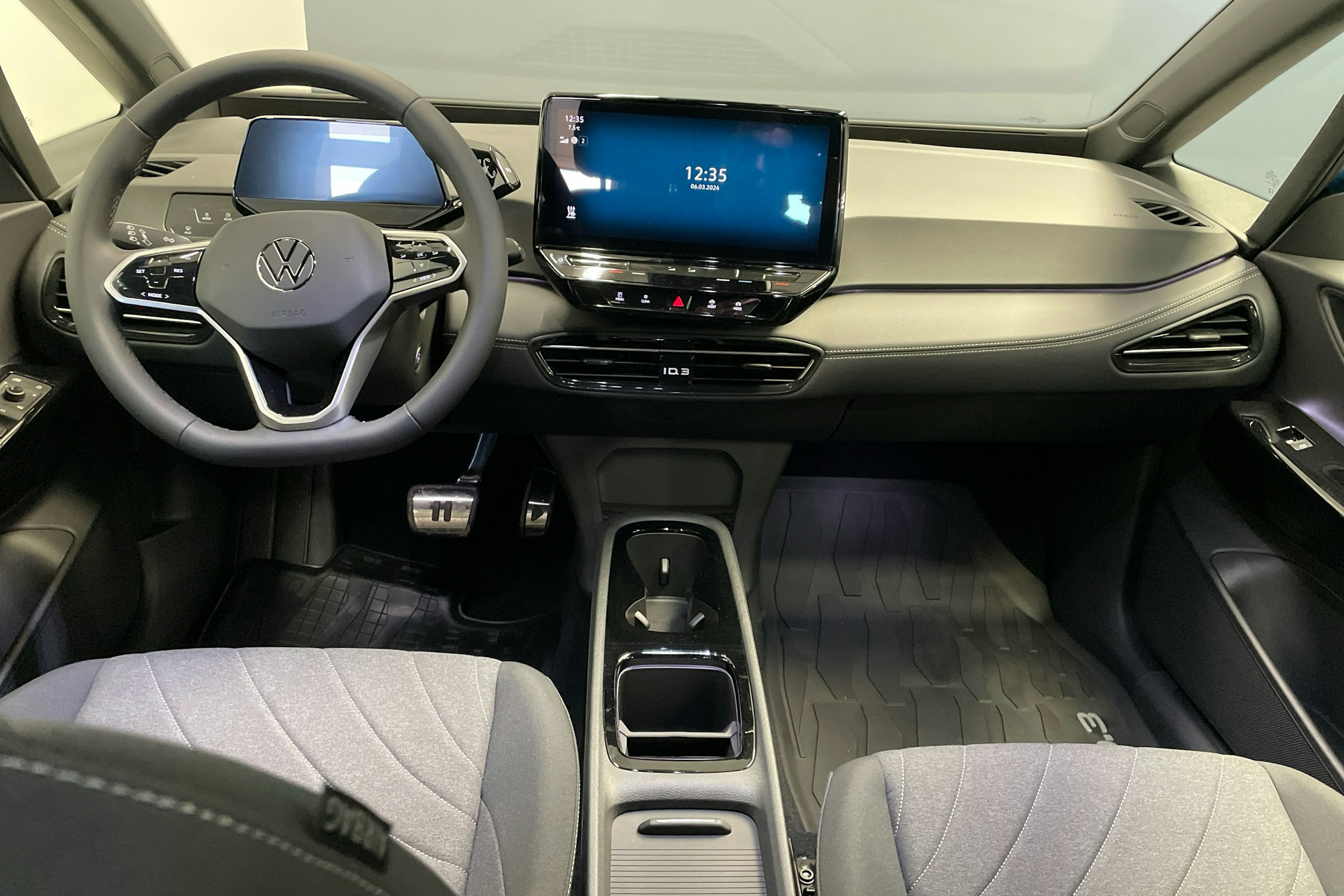 sininen Volkswagen ID.3 2024 kuva 7.