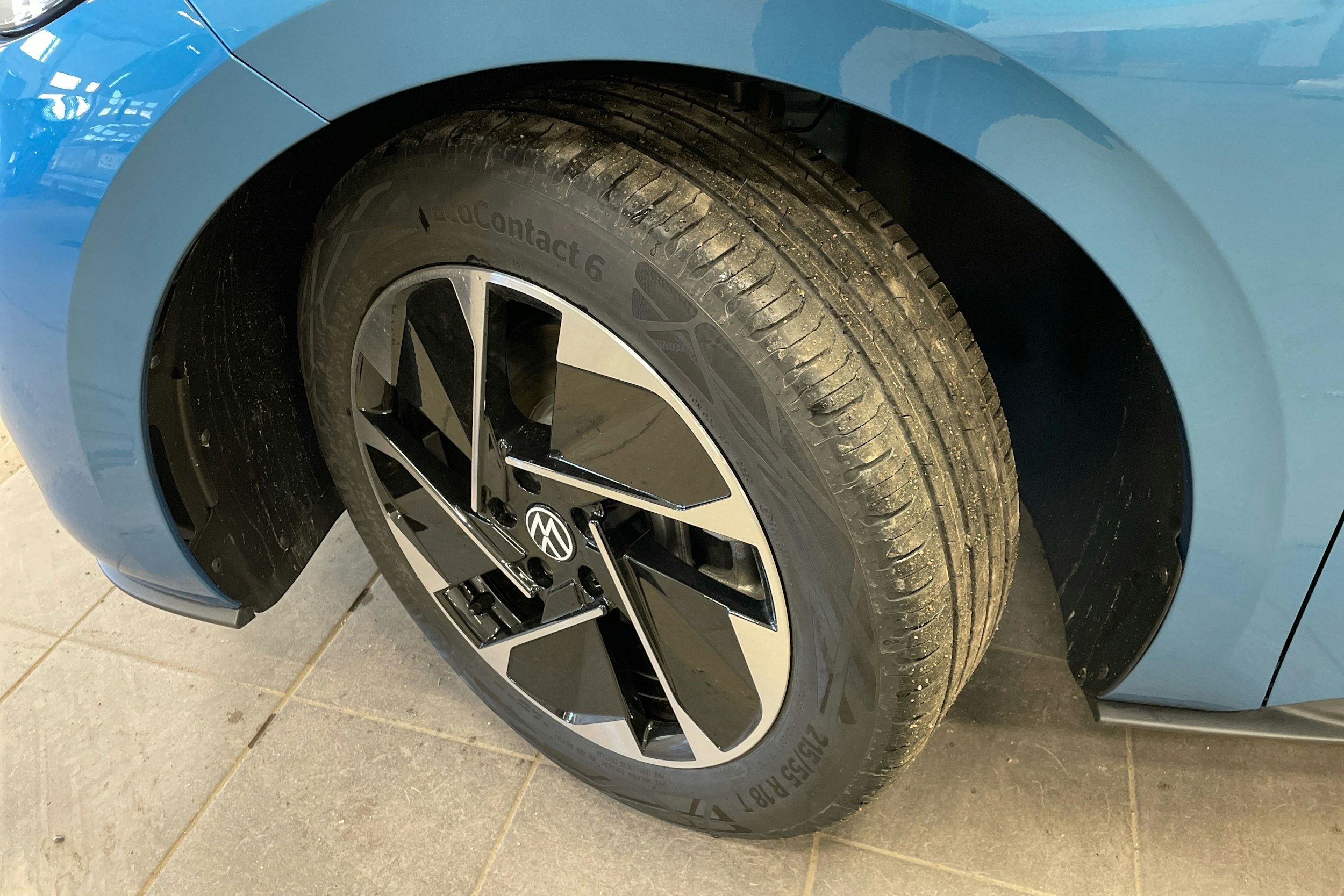 sininen Volkswagen ID.3 2024 kuva 10.