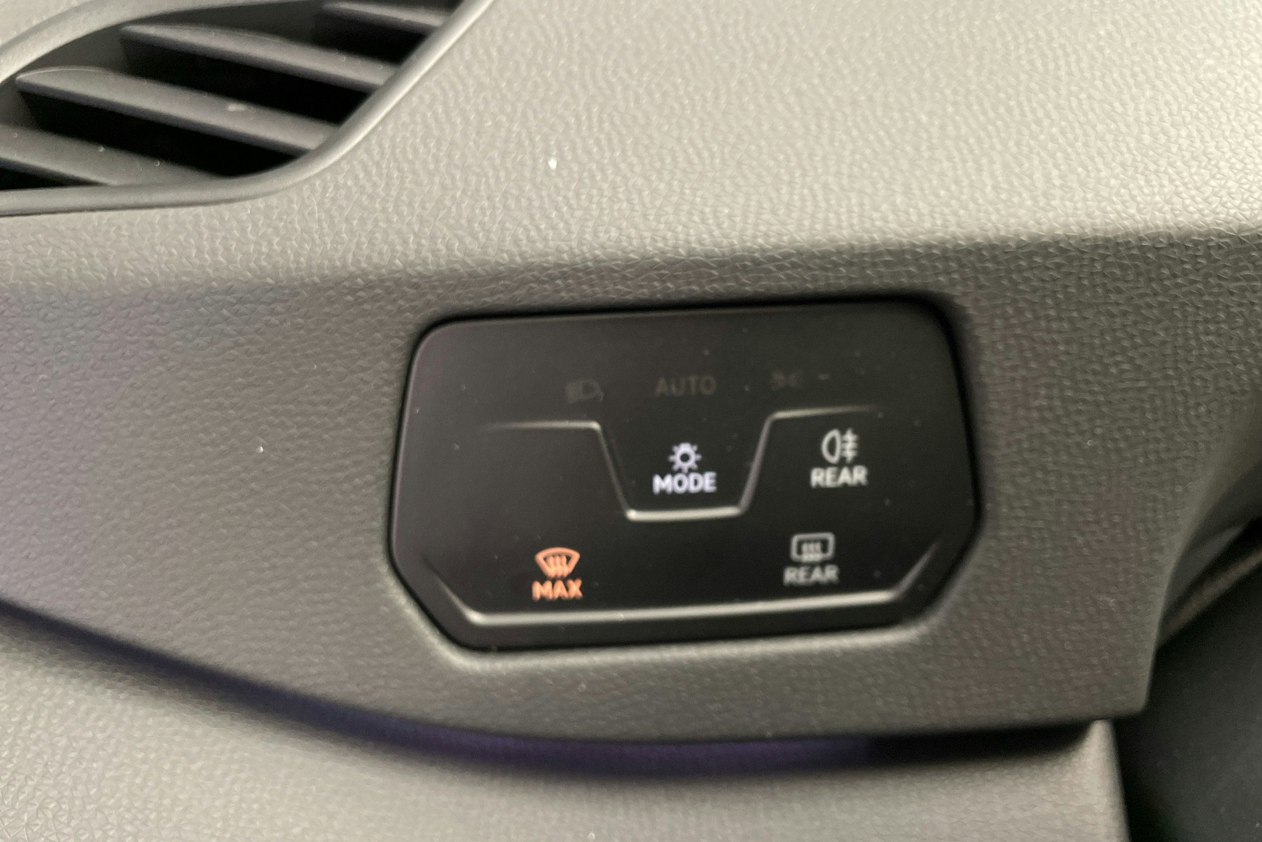 sininen Volkswagen ID.3 2024 kuva 14.