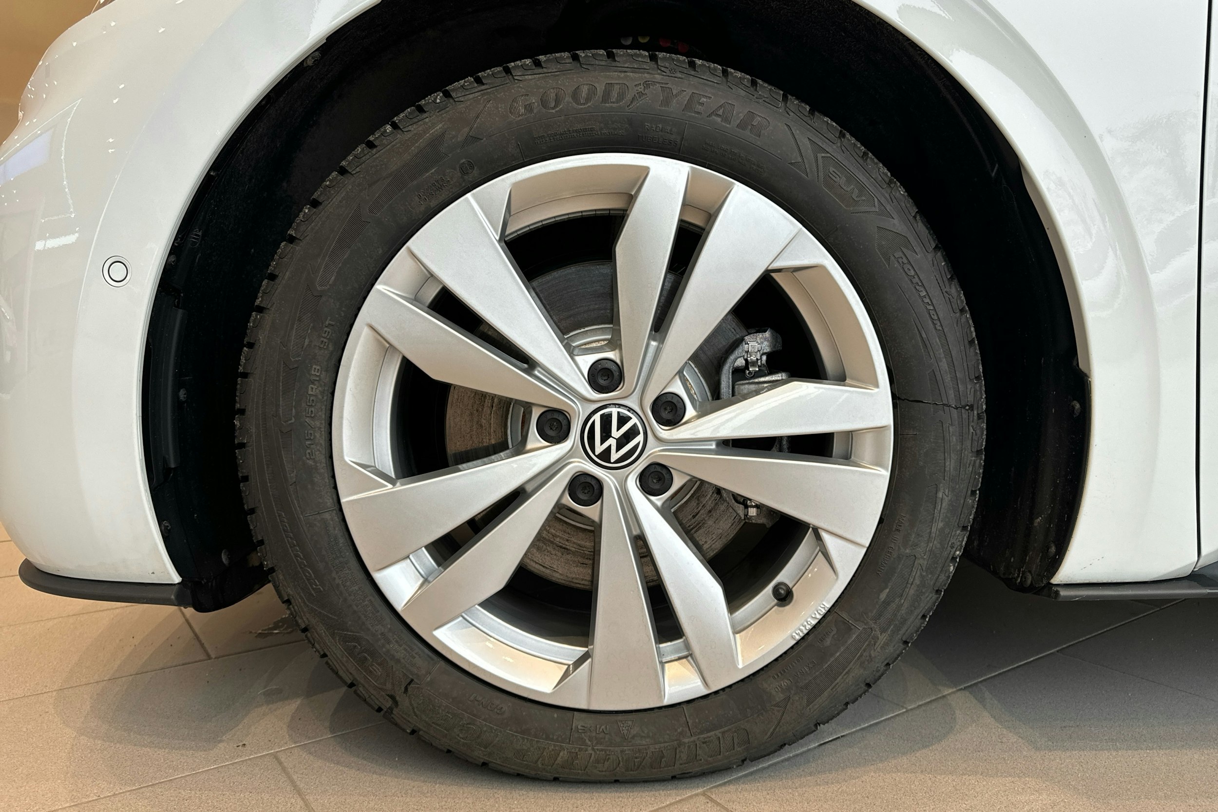 met. valkoinen Volkswagen ID.3 2024 kuva 9.