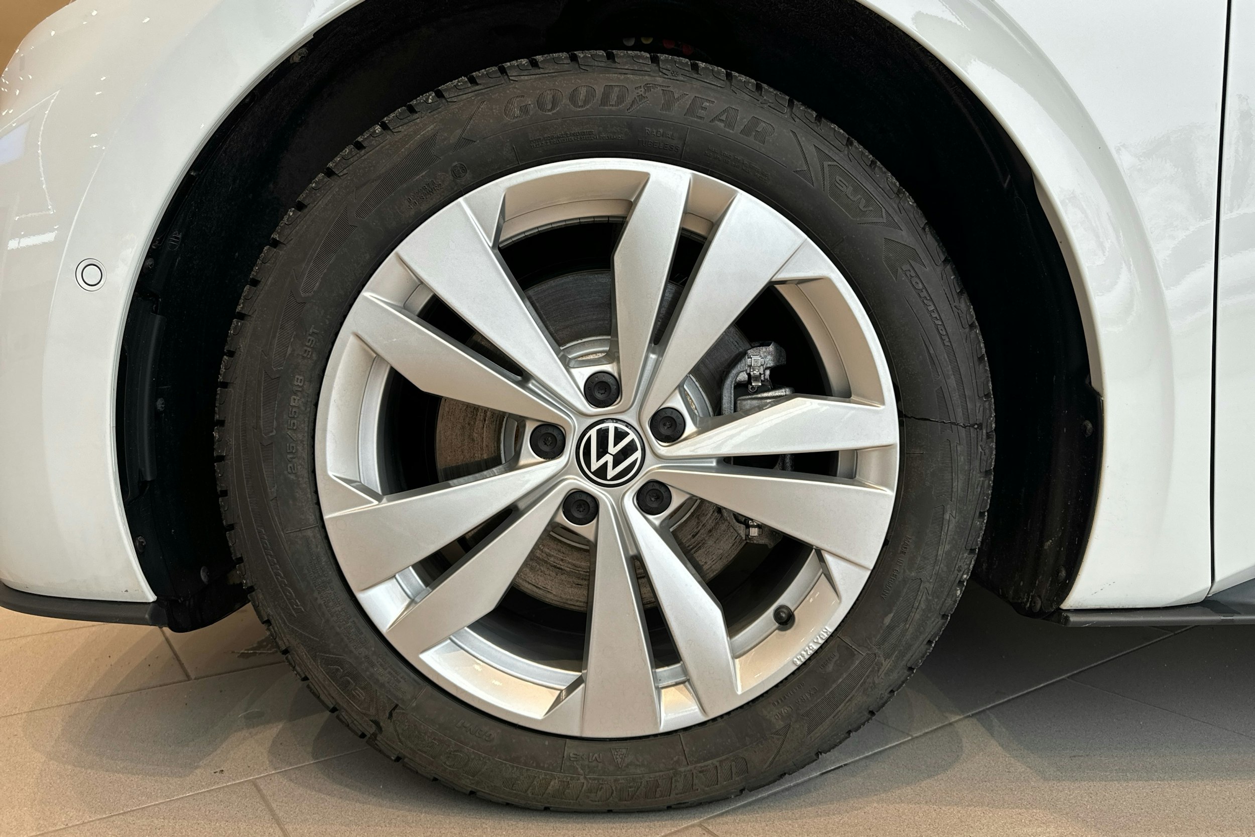 met. valkoinen Volkswagen ID.3 2024 kuva 10.