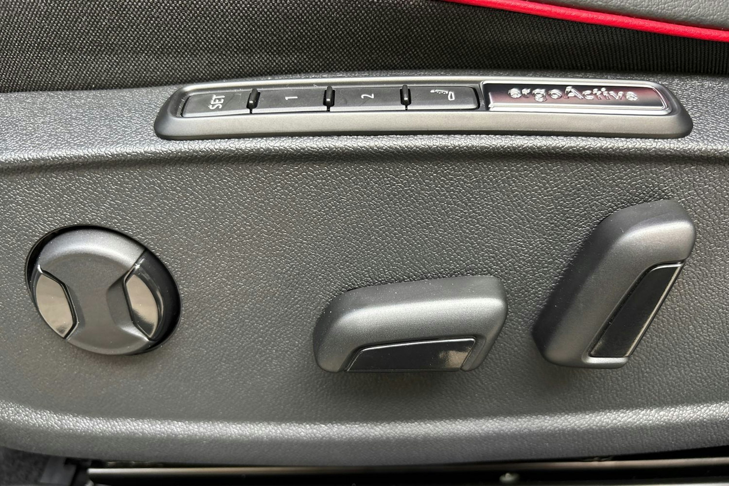 valkoinen Volkswagen ID.3 2025 kuva 15.
