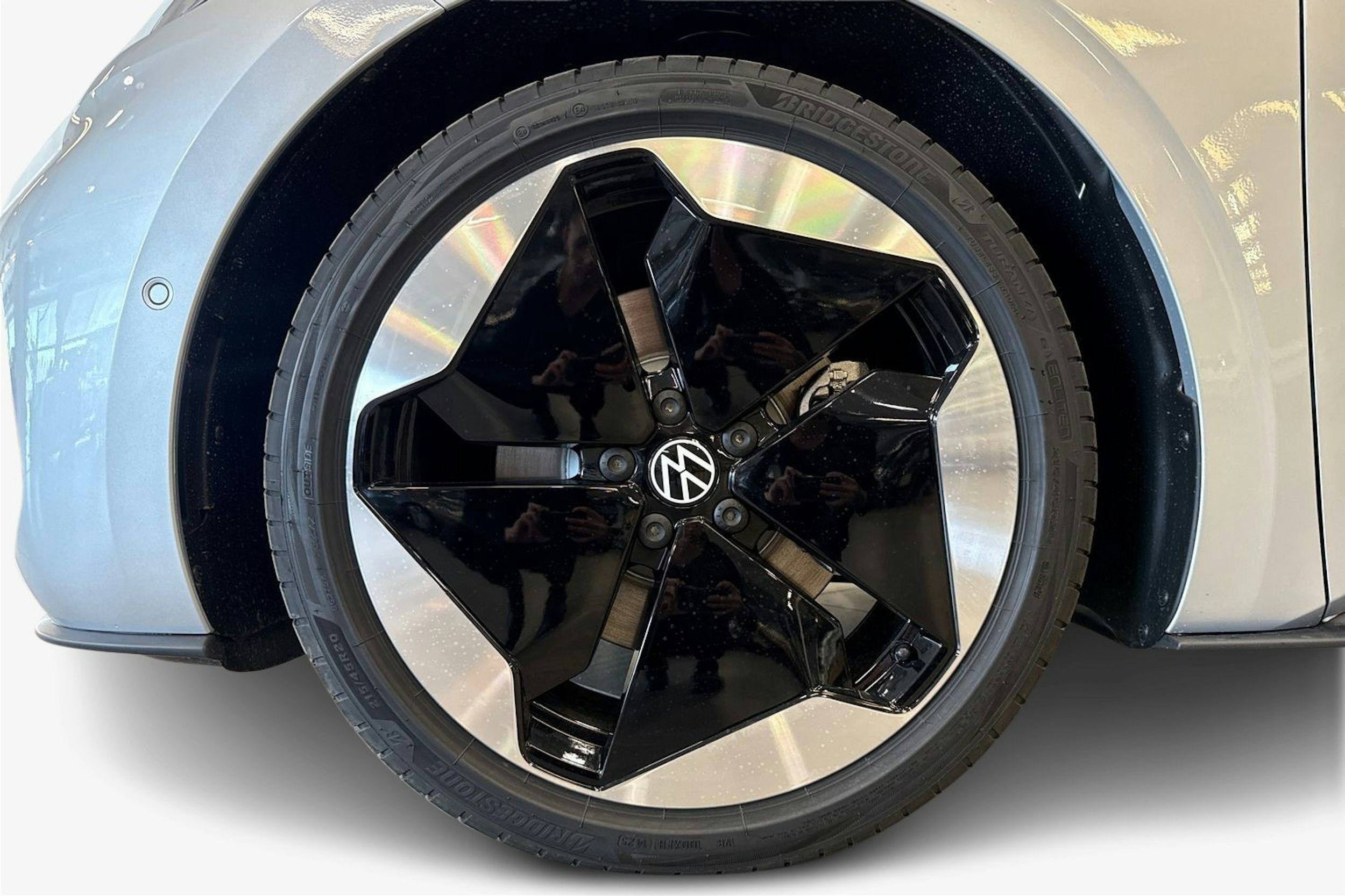 met. harmaa Volkswagen ID.3 2025 kuva 9.