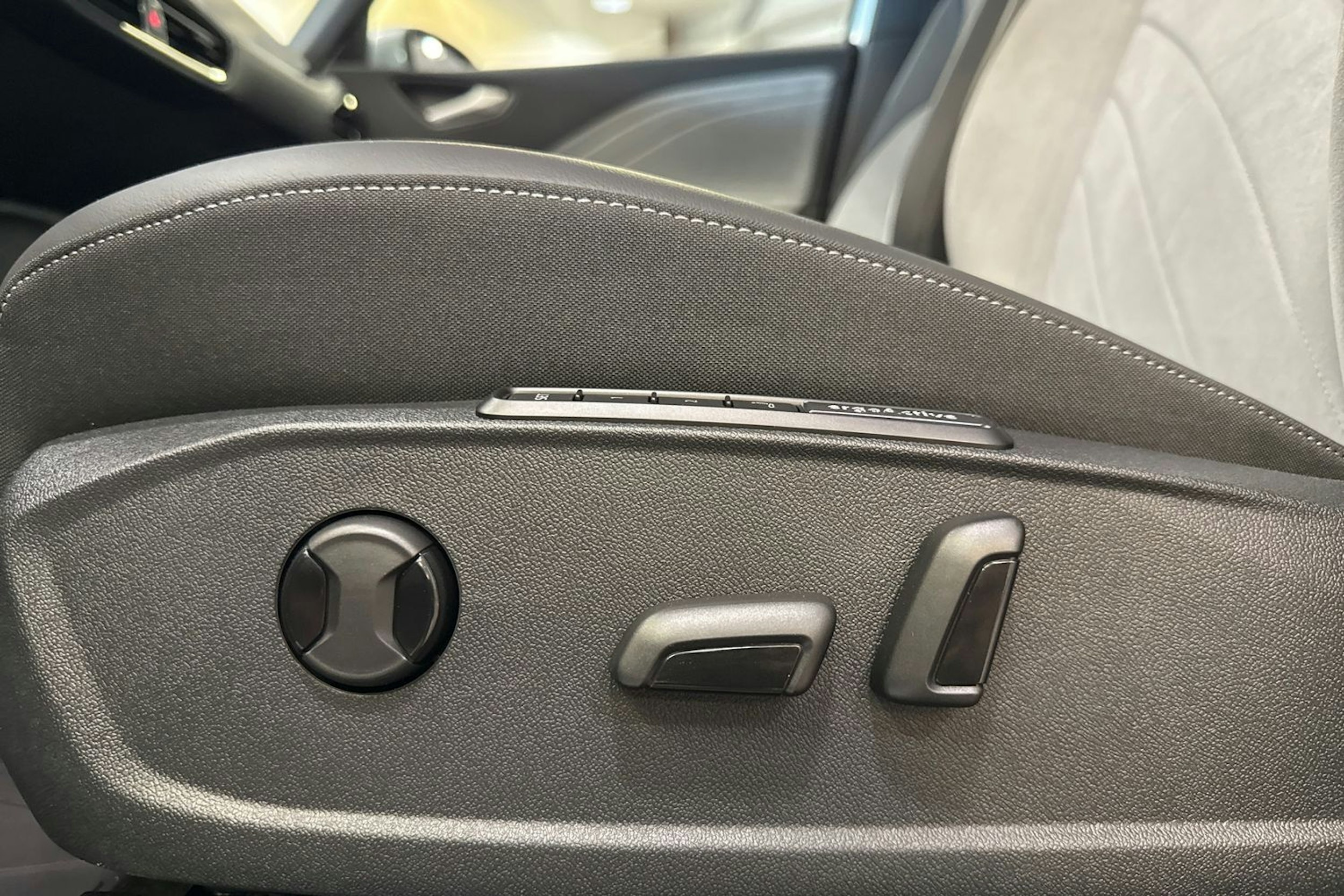 met. harmaa Volkswagen ID.3 2025 kuva 15.