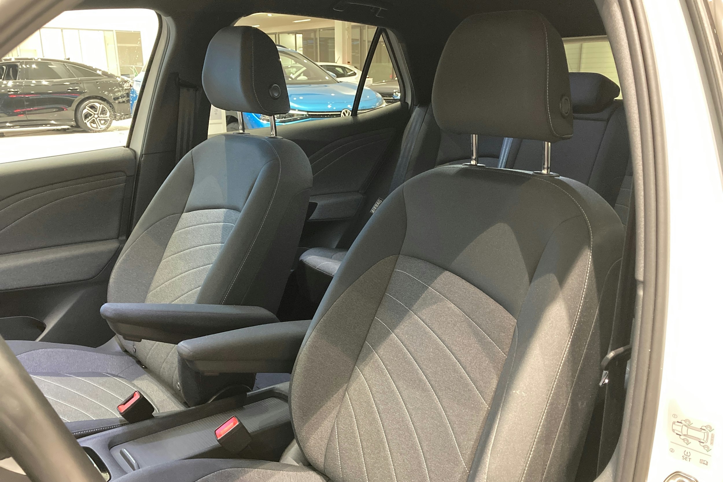 valkoinen Volkswagen ID.3 2025 kuva 11.