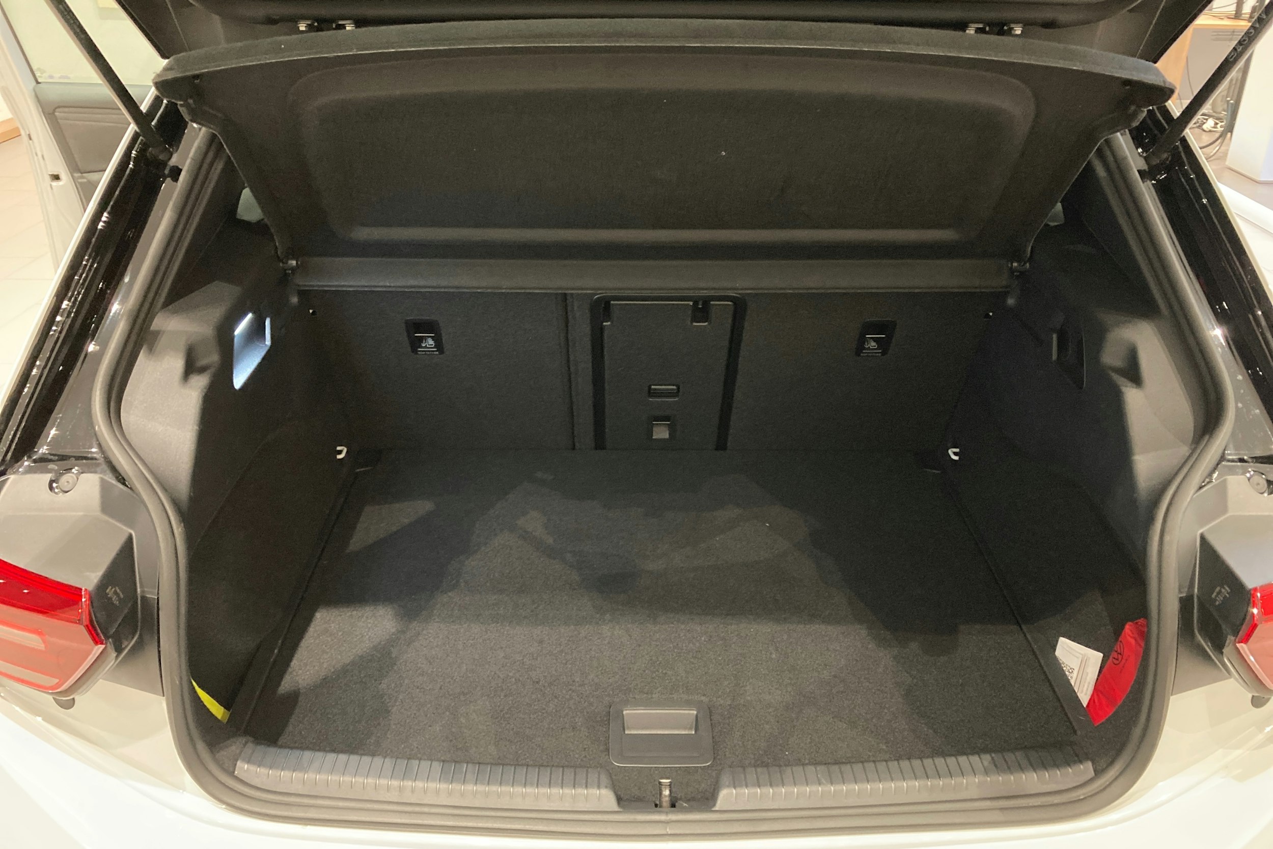 valkoinen Volkswagen ID.3 2025 kuva 16.