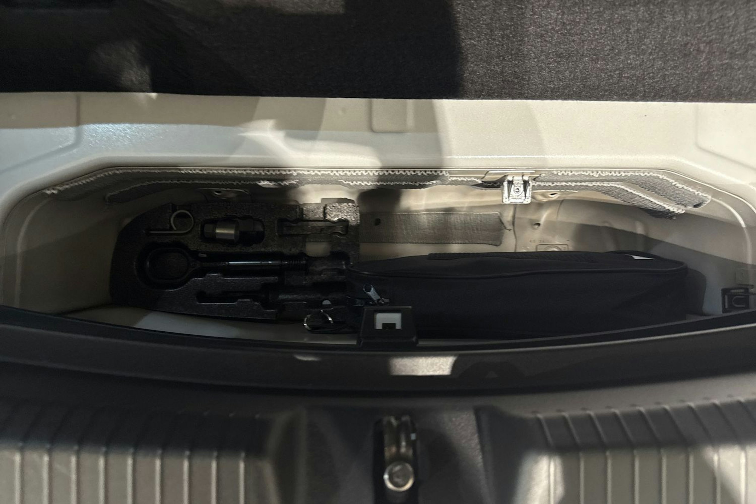 valkoinen Volkswagen ID.3 2025 kuva 15.