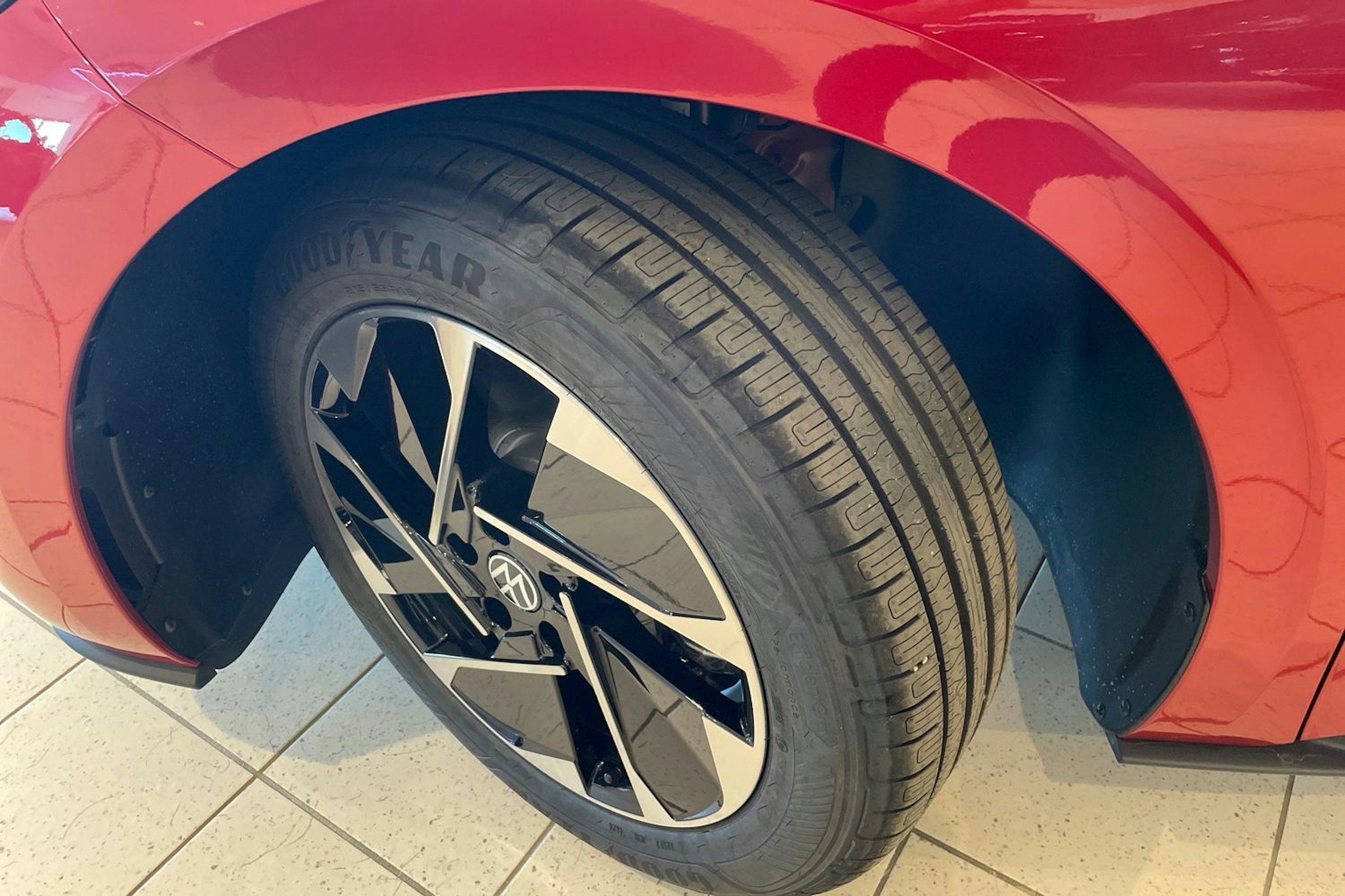 punainen Volkswagen ID.3 2025 kuva 10.