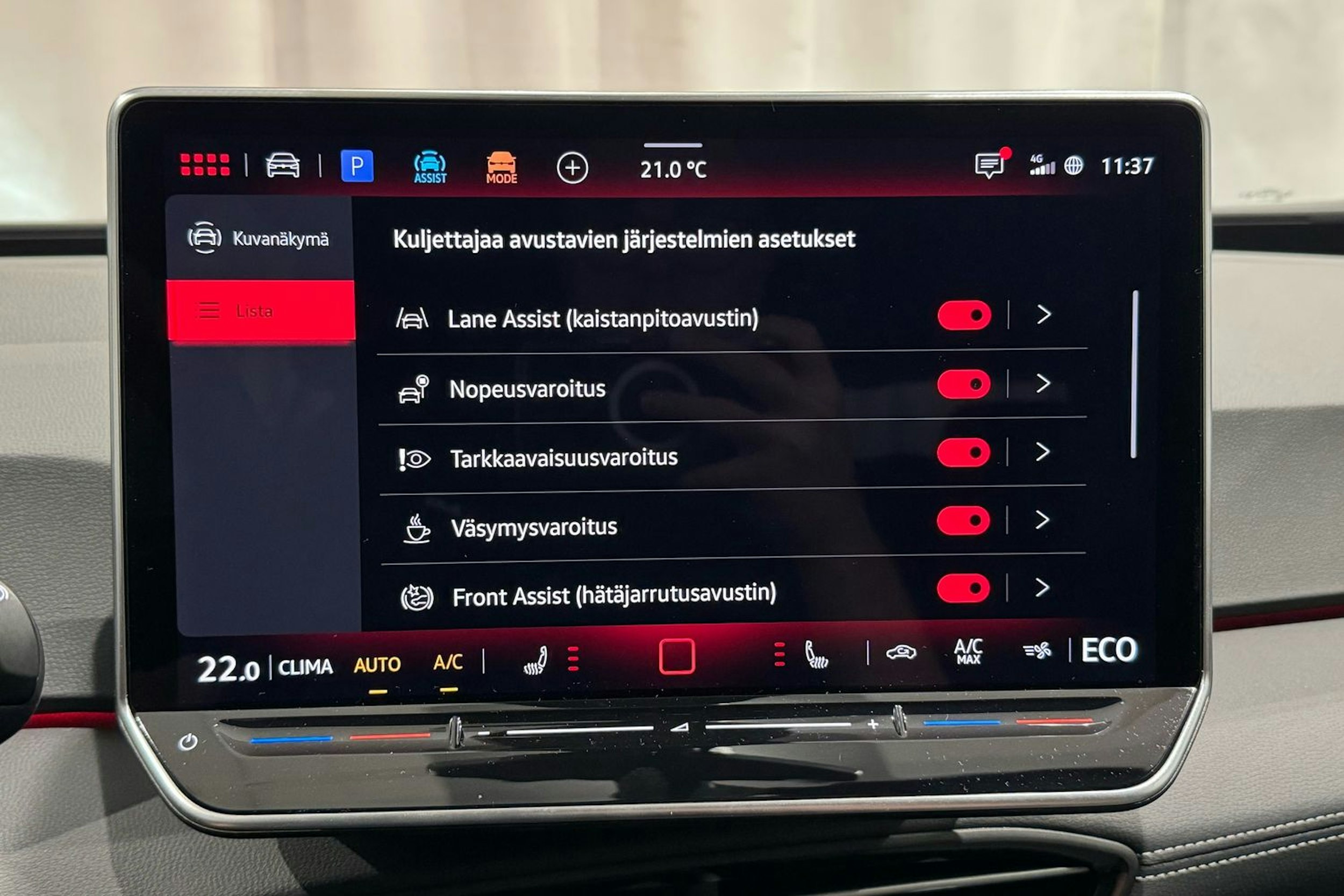 met. Punainen Volkswagen ID.3 2025 kuva 18.