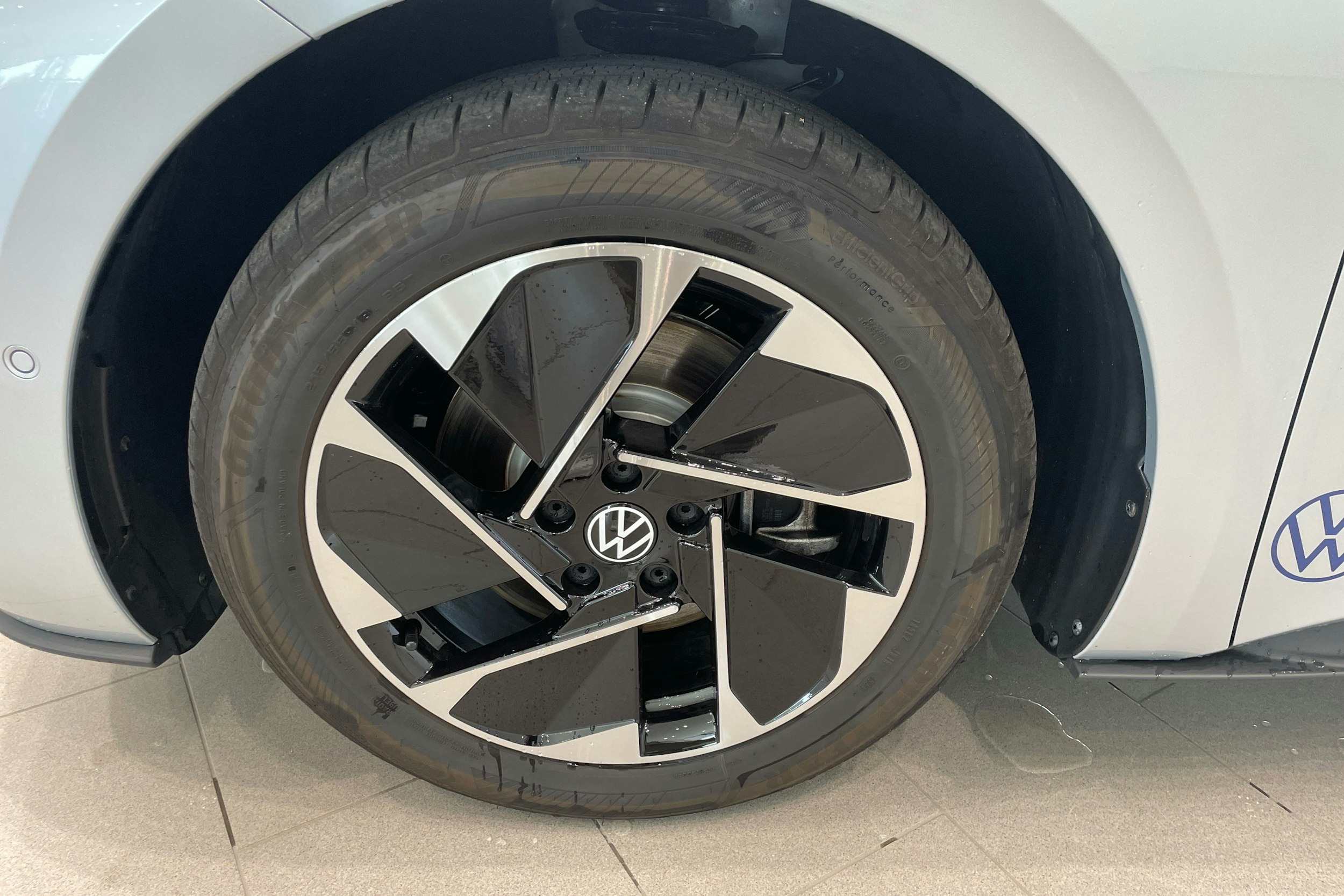 harmaa Volkswagen ID.3 2025 kuva 9.