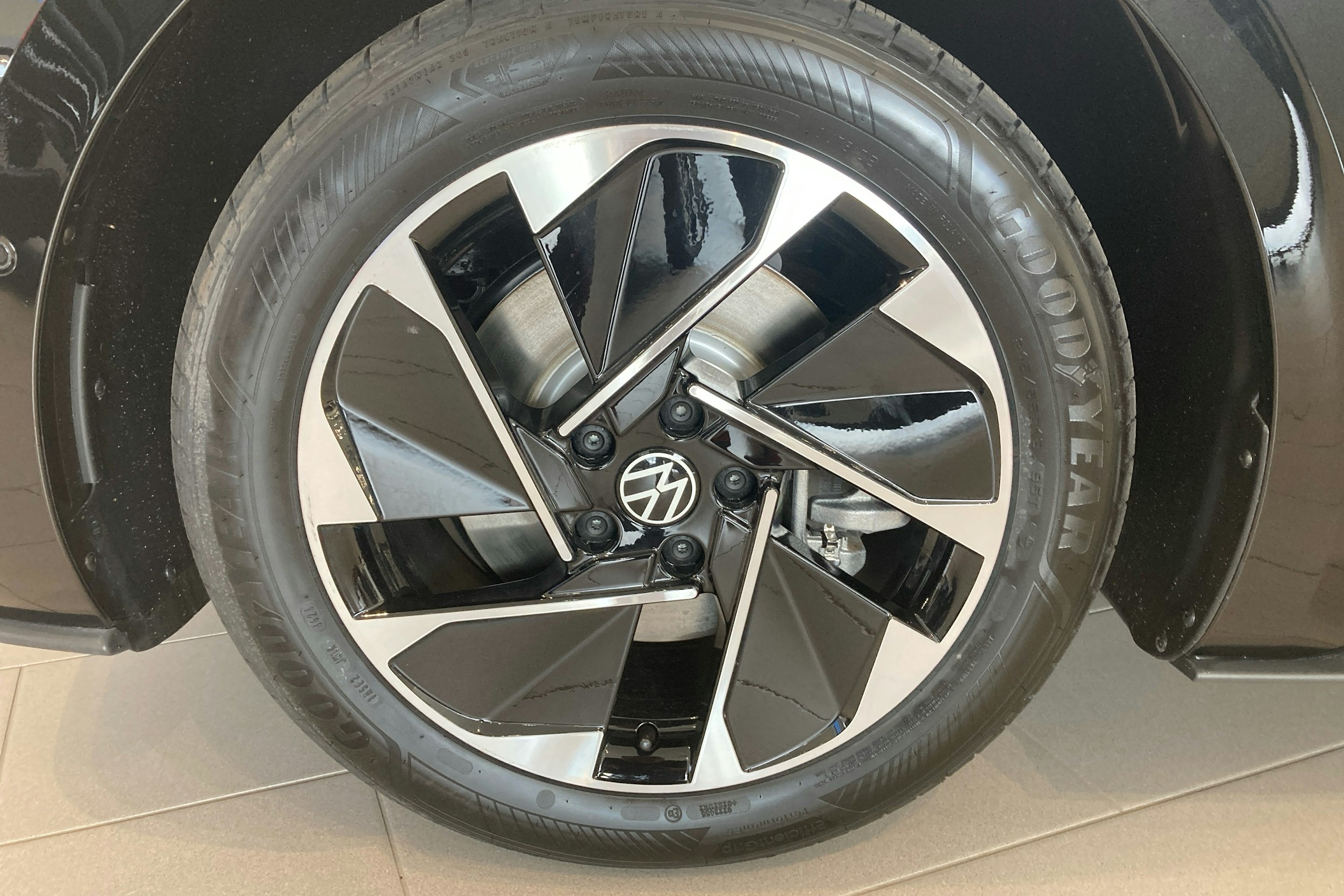 musta Volkswagen ID.3 2025 kuva 9.