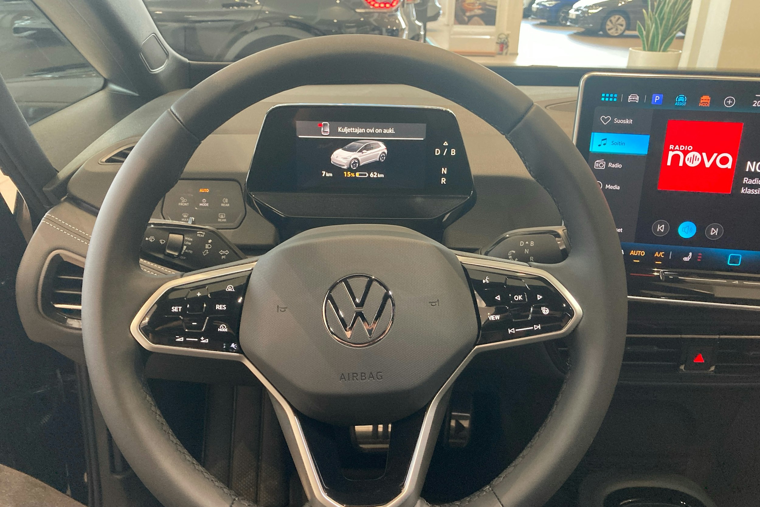 musta Volkswagen ID.3 2025 kuva 12.