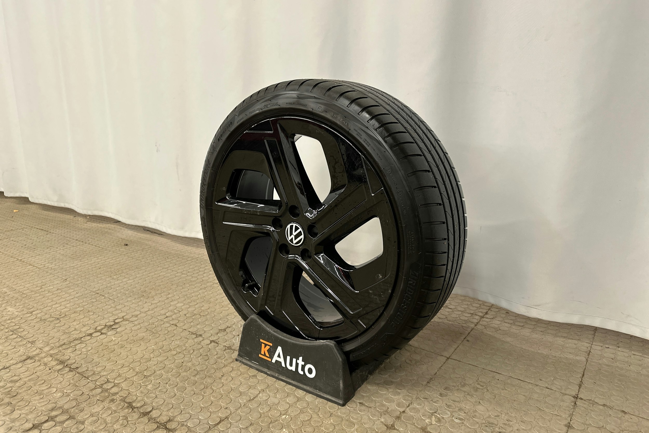 punainen Volkswagen ID.3 2025 kuva 13.