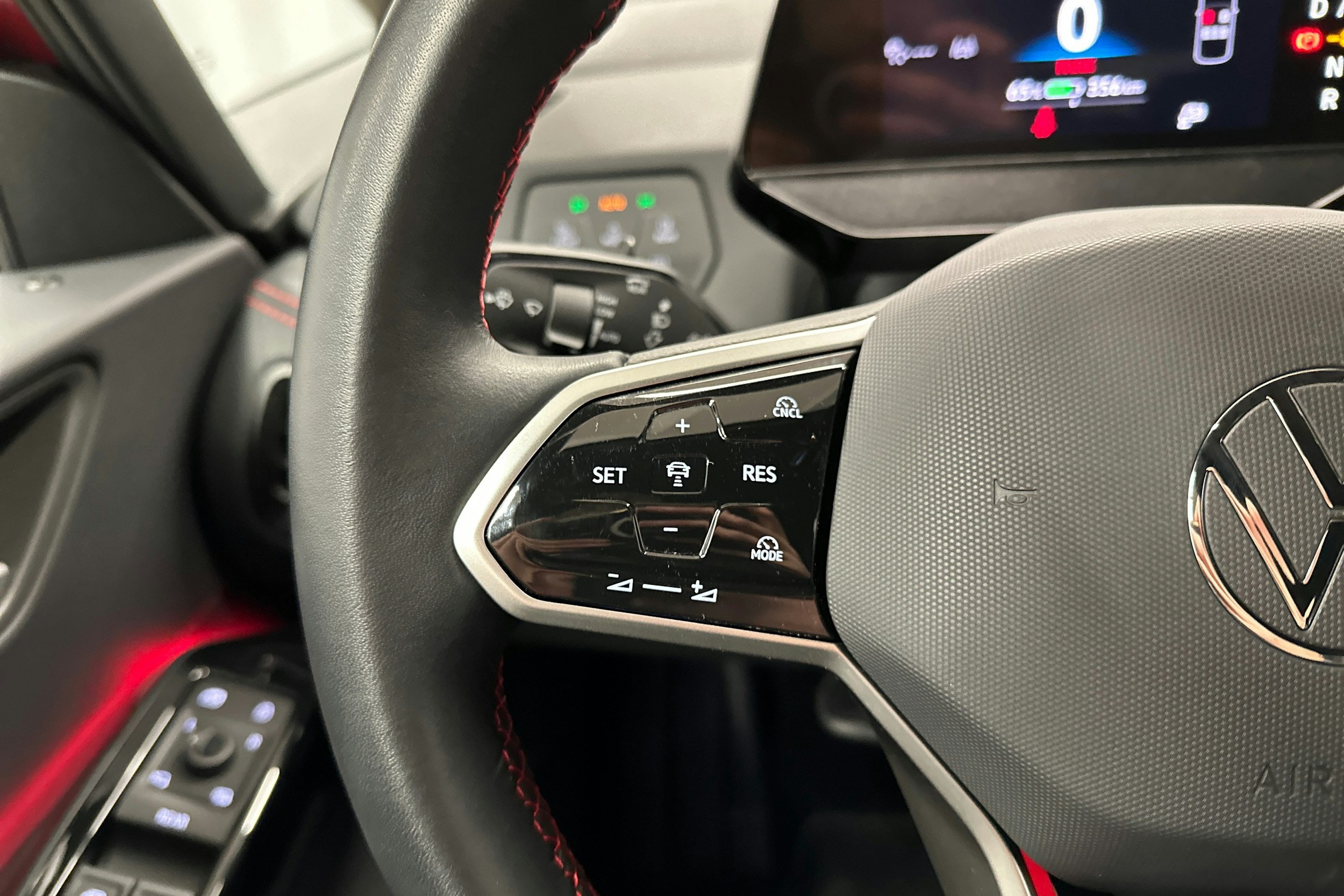 punainen Volkswagen ID.3 2025 kuva 14.