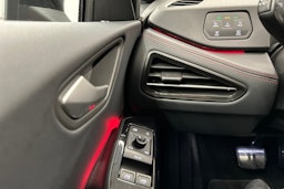 punainen Volkswagen ID.3 2025 kuva 18.