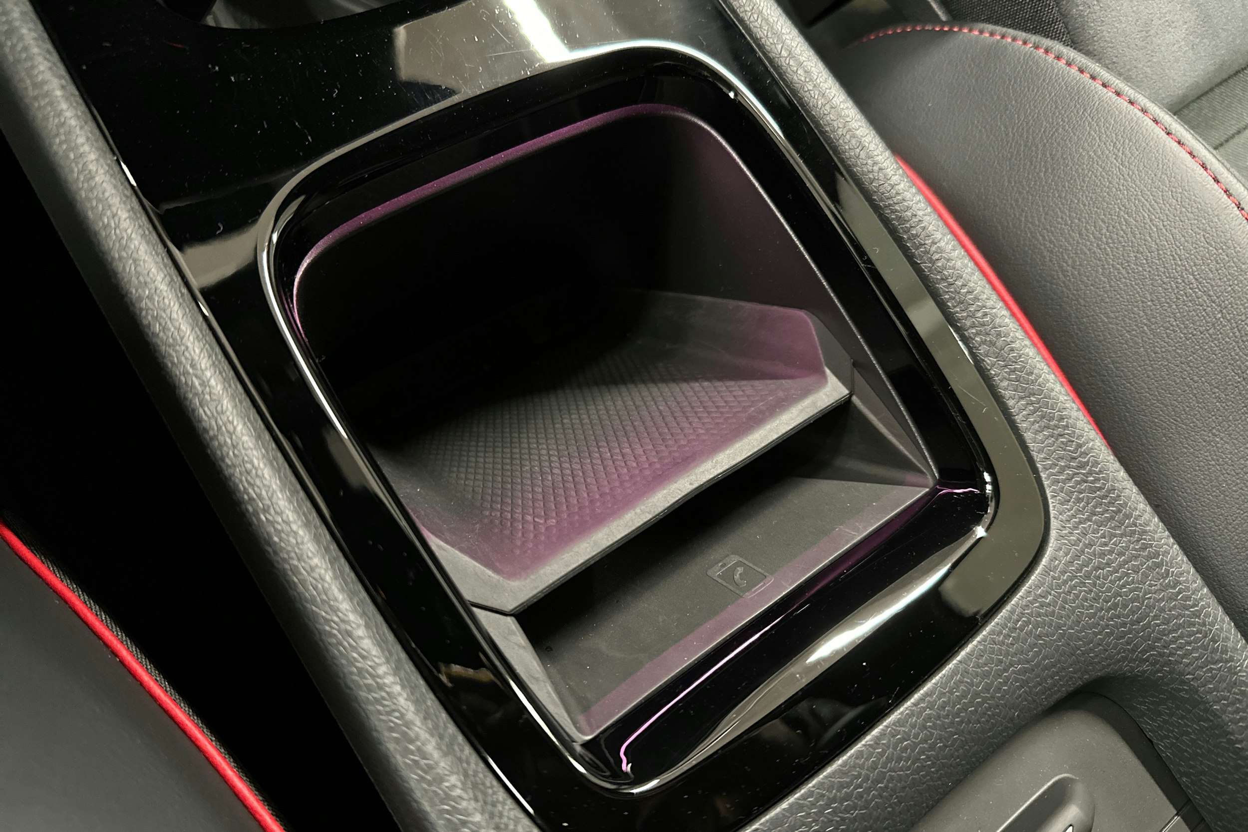 punainen Volkswagen ID.3 2025 kuva 29.