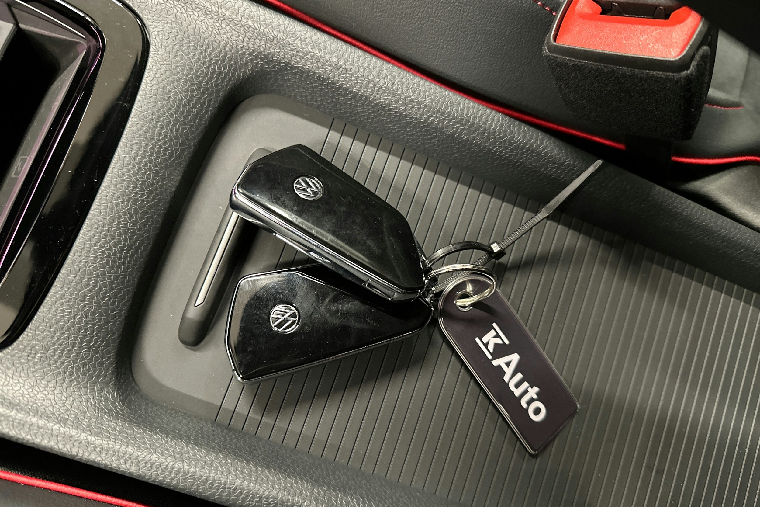 punainen Volkswagen ID.3 2025 kuva 35.