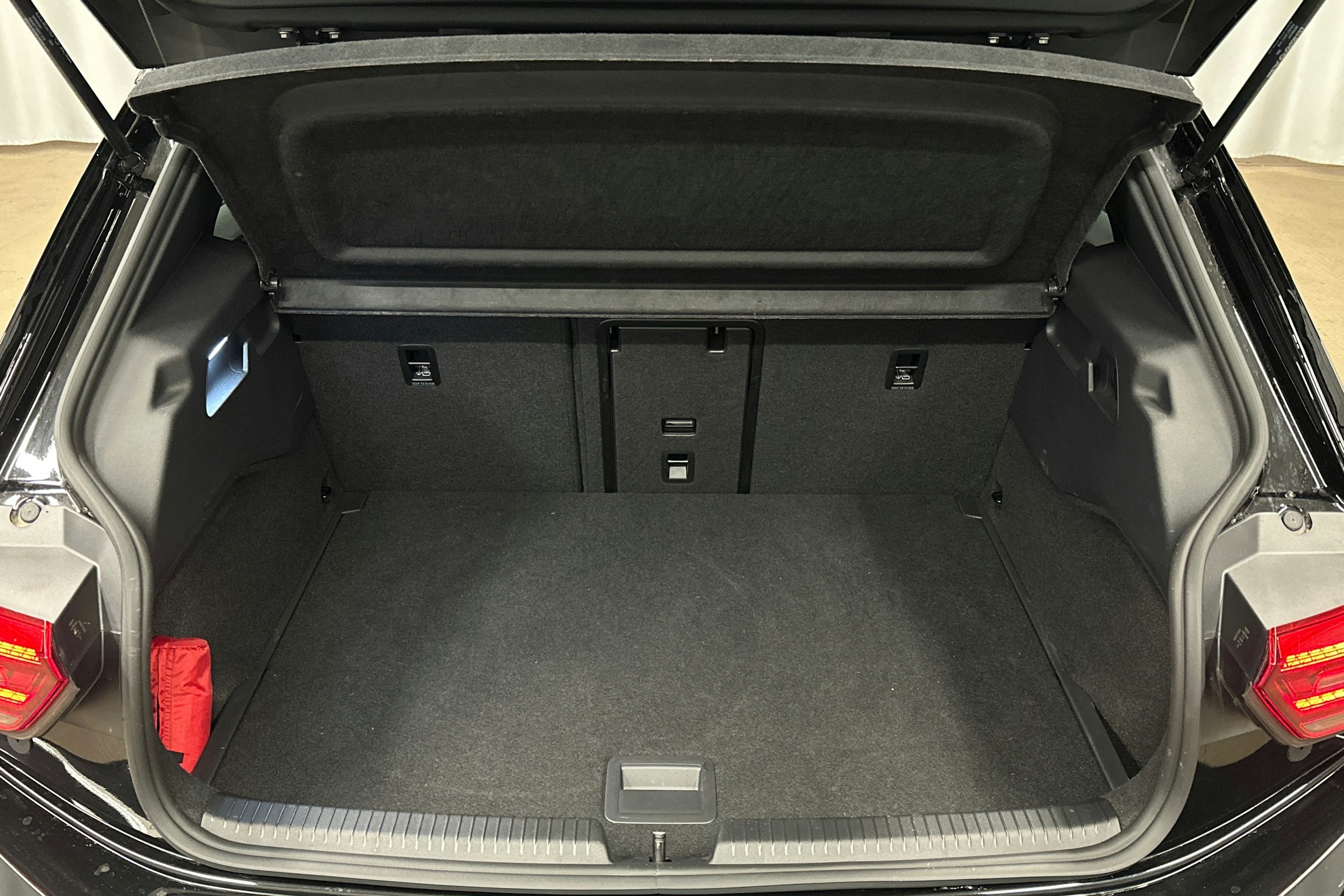 musta Volkswagen ID.3 2025 kuva 14.