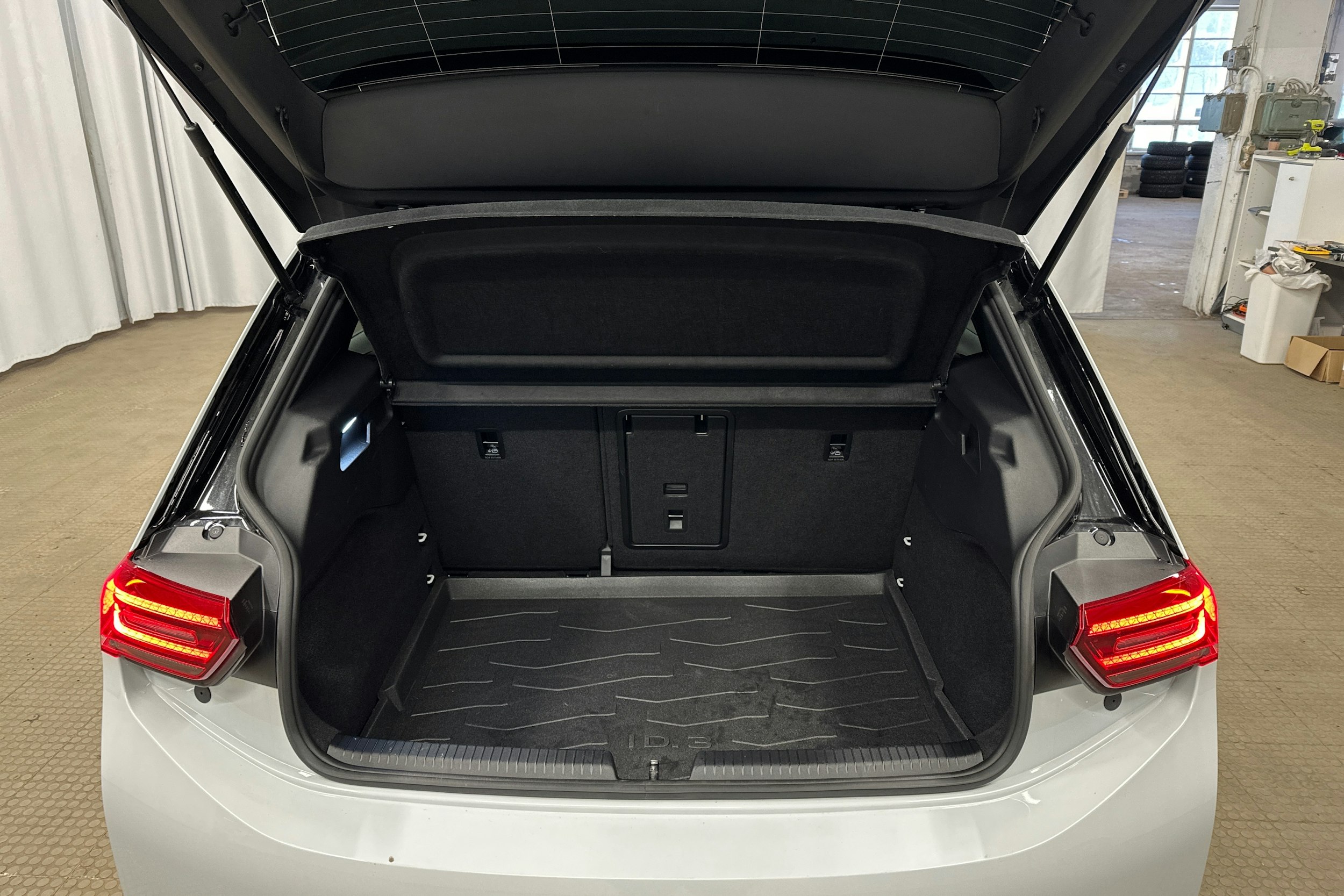 valkoinen Volkswagen ID.3 2025 kuva 25.