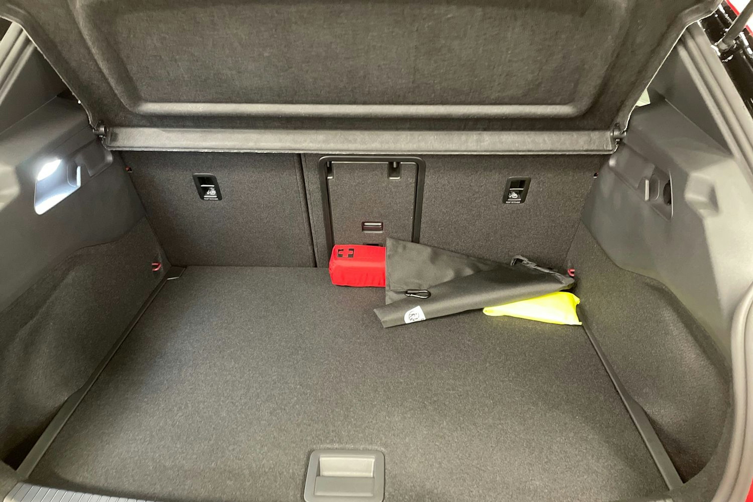 punainen Volkswagen ID.3 2026 kuva 11.