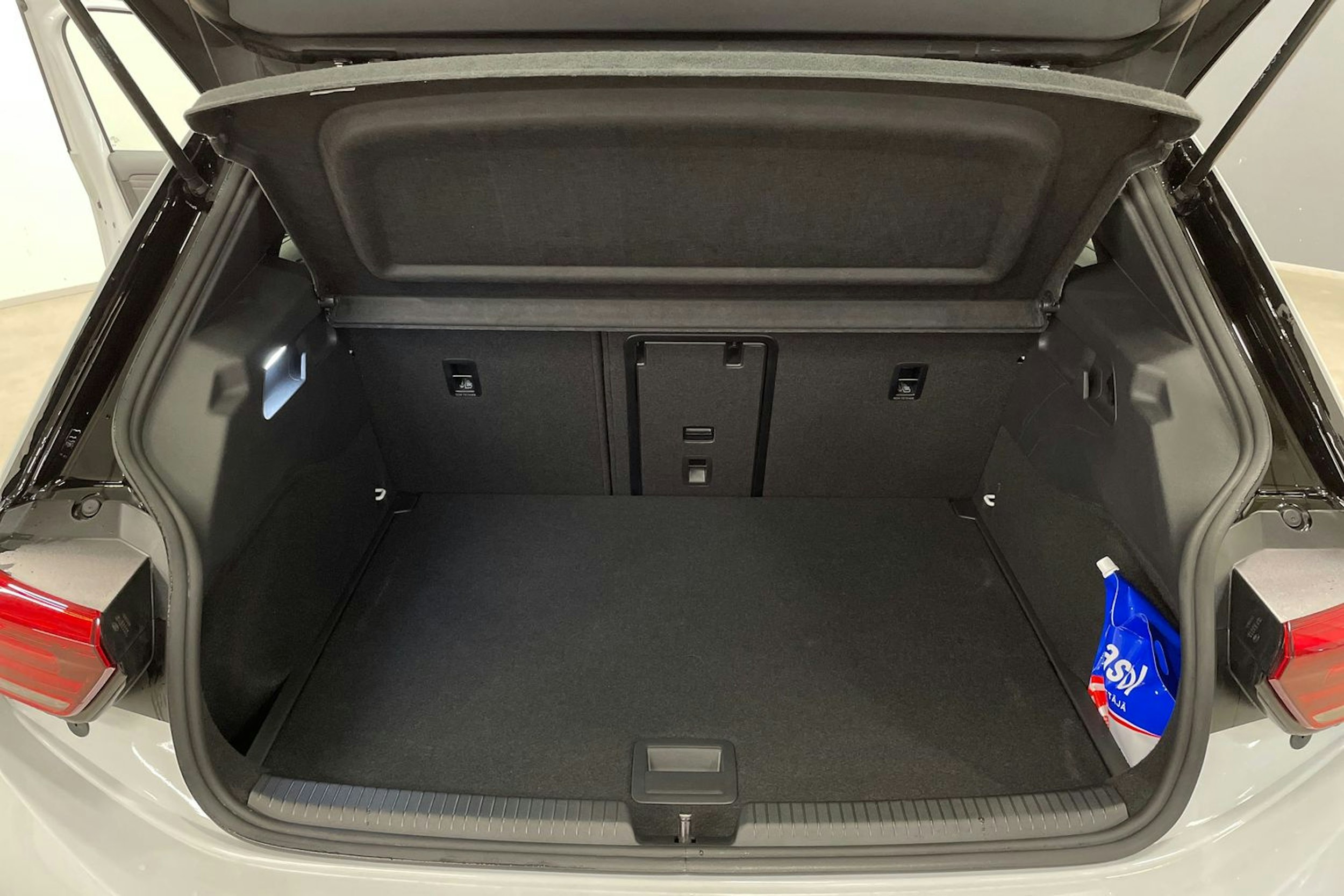 valkoinen Volkswagen ID.3 2026 kuva 15.