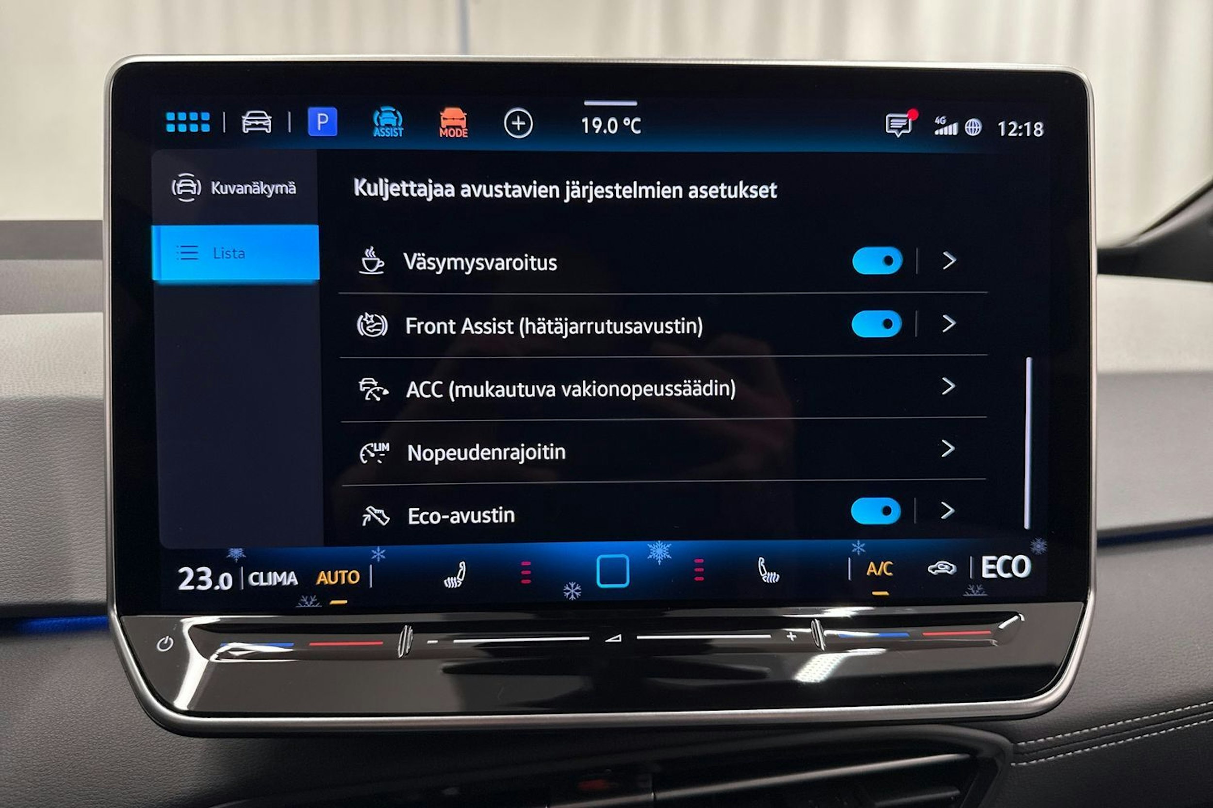 met. musta Volkswagen ID.3 2026 kuva 22.