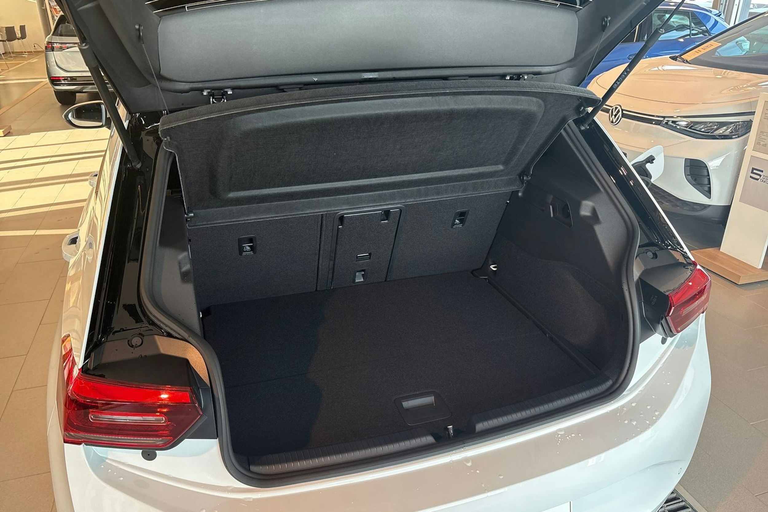 valkoinen Volkswagen ID.3 2026 kuva 11.