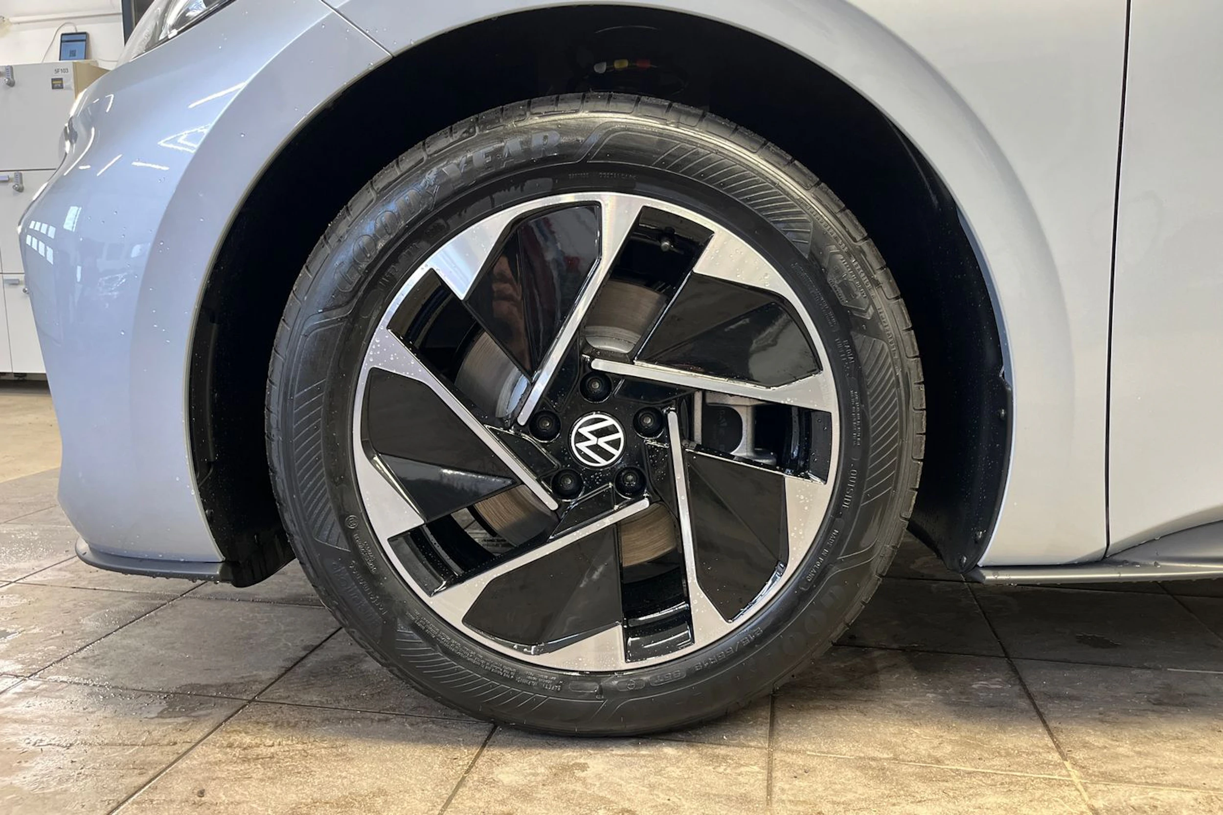 met. harmaa Volkswagen ID.3 2026 kuva 10.