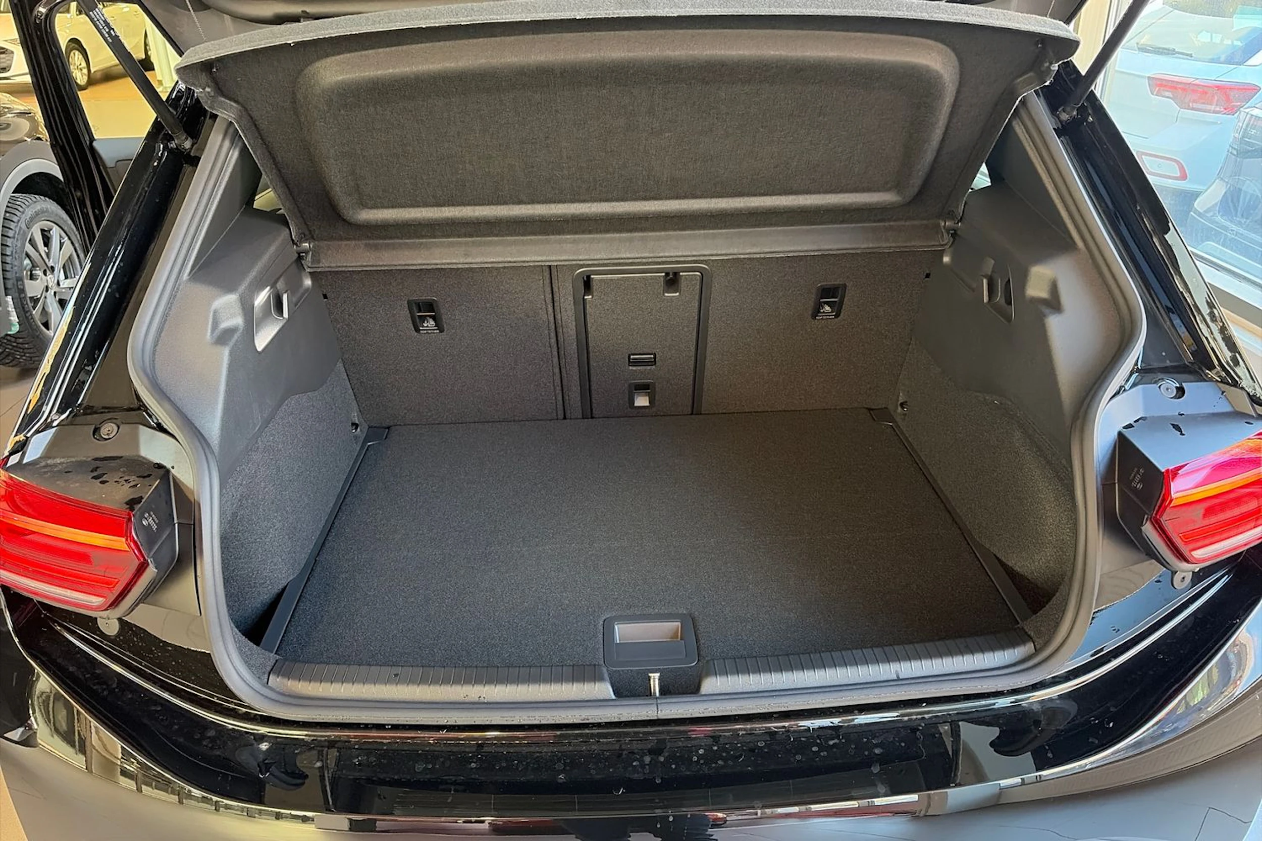 musta Volkswagen ID.3 Neo 2026 kuva 12.