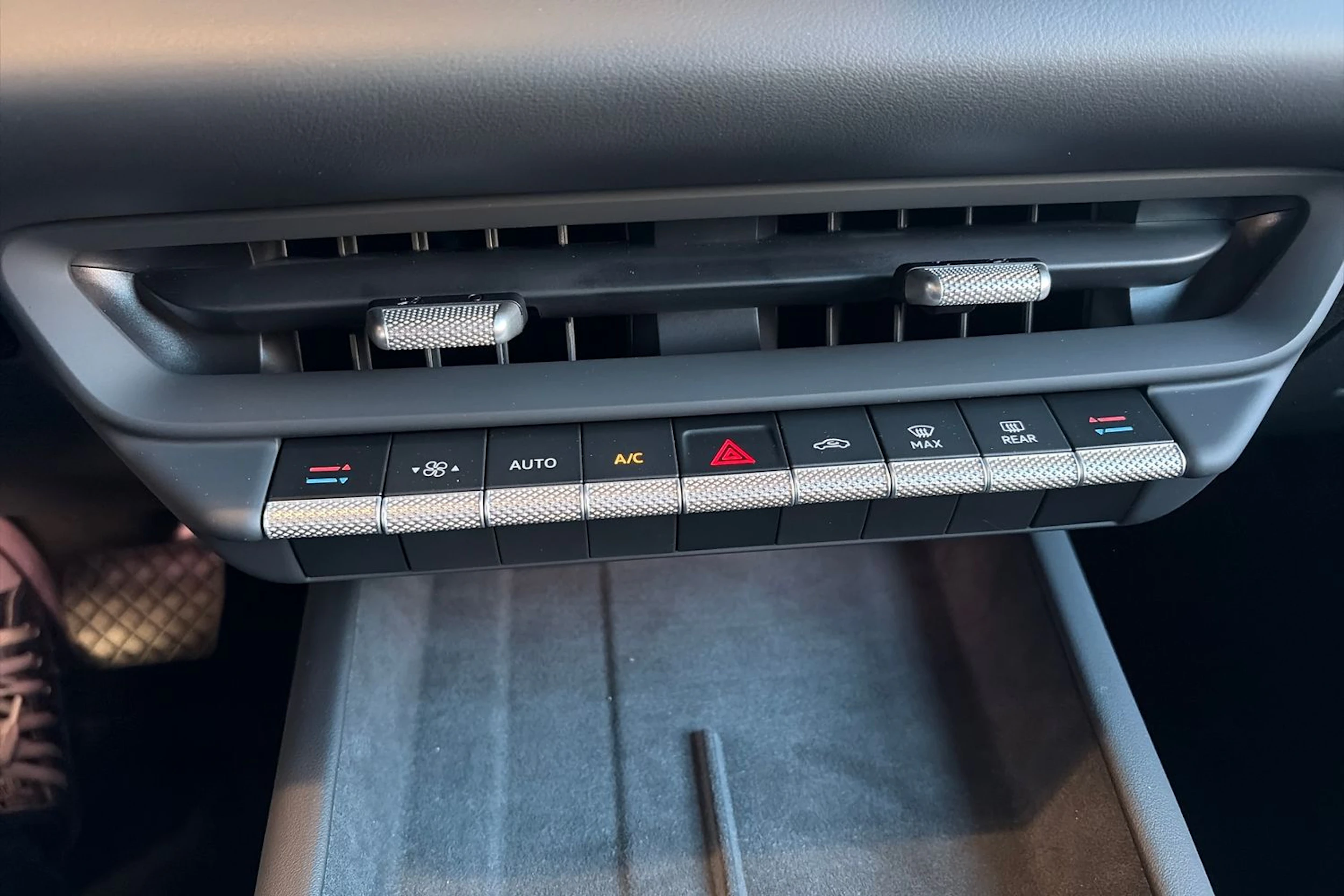 musta Volkswagen ID.3 Neo 2026 kuva 14.